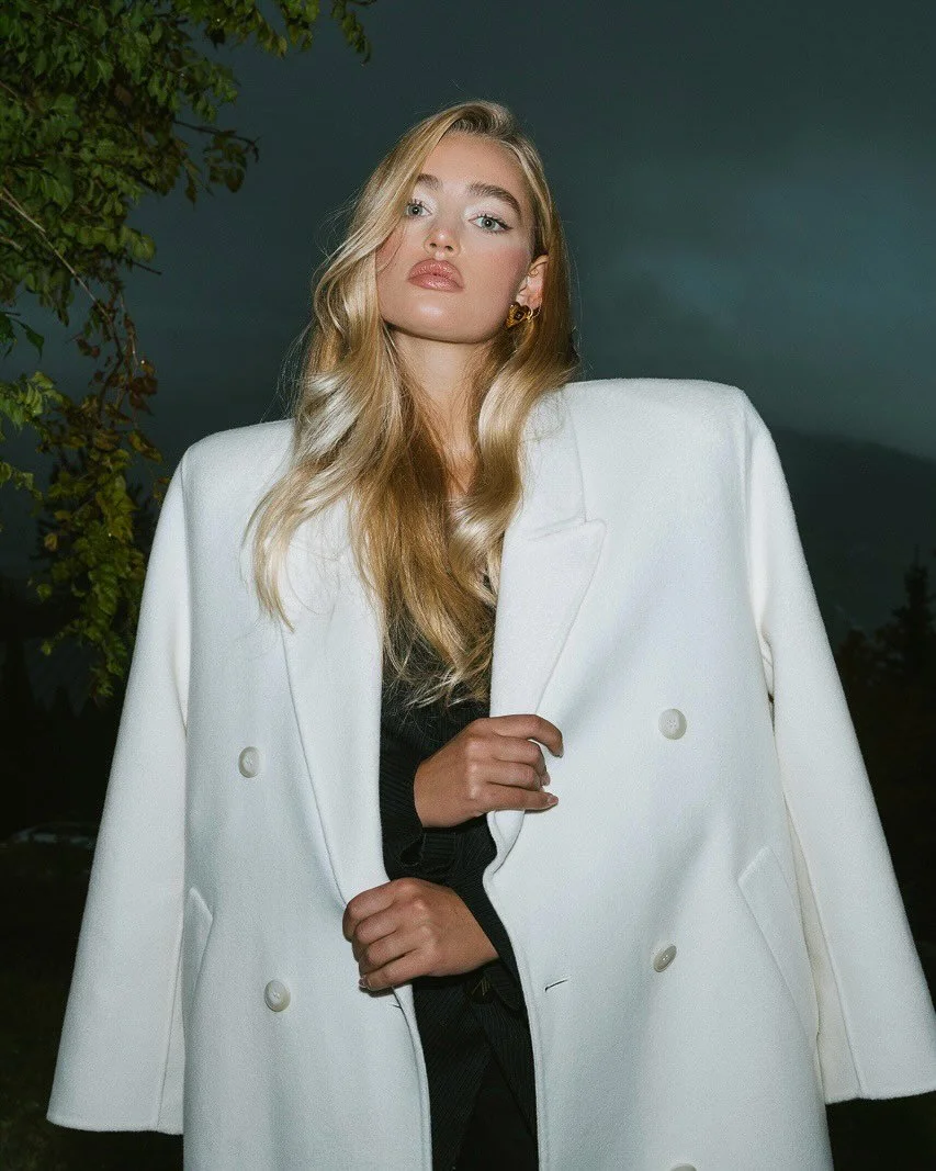 Suit yourself.

Model: @aqua.bruhwiler with @lizbellagency 
Stylist: @sarahdarceystyle 
Makeup: @artistrybyksenia 
Hair: @meagankinuhair 
Set Design: @kollectionbyirie 
Photography and concept: @nicolerobertsonphoto 

#falleditorial #fallfashion #sui