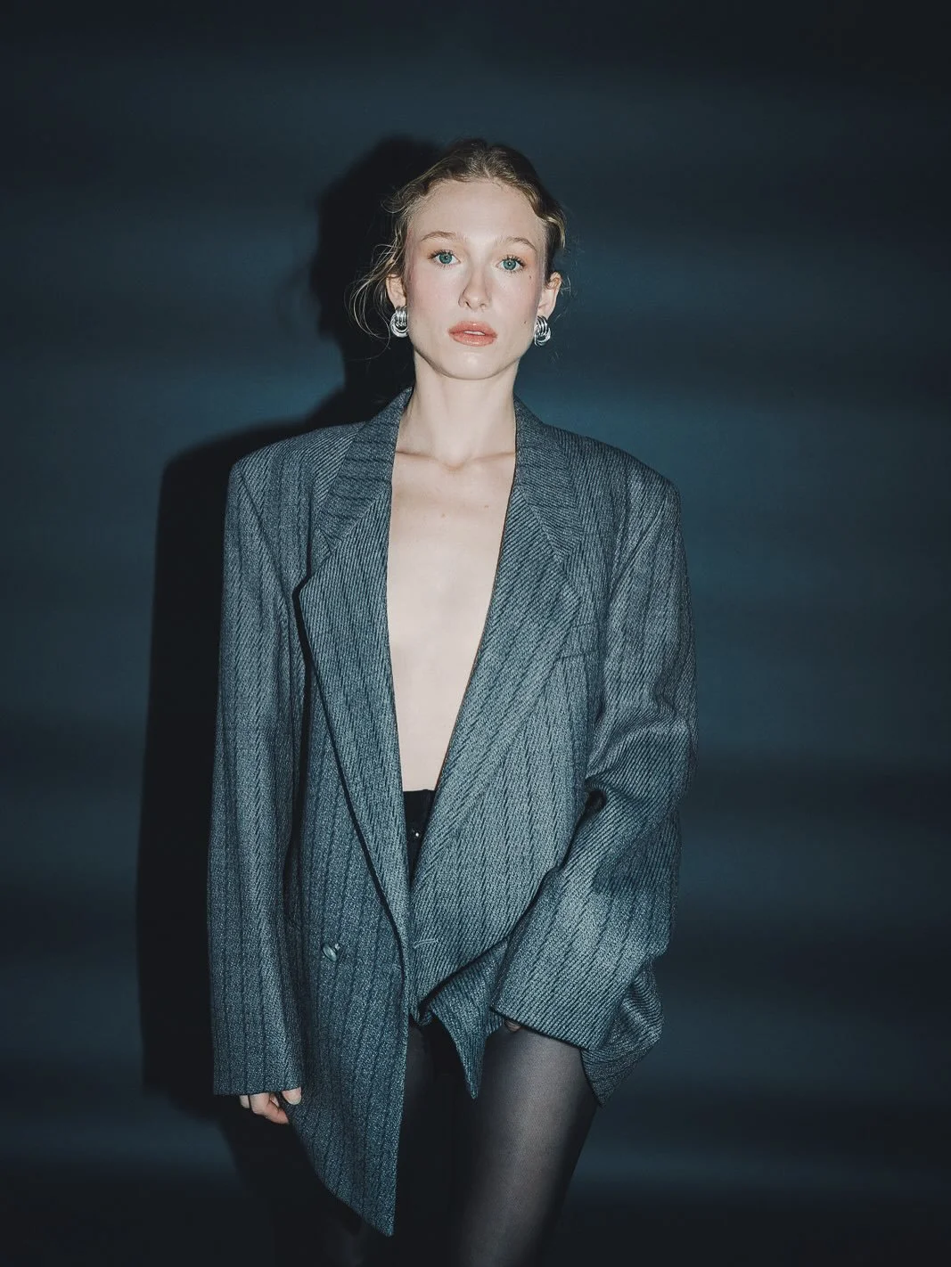 @sydneyktaylor__ by me 🩶

Styled with my favourite vintage blazer and @heavenmayhem_ earrings. 

#editorialphotography #fallfashion #gray