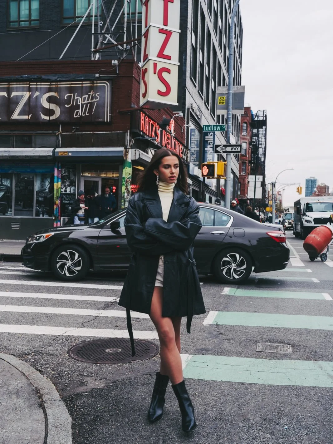 NYC with @oliviacoutts 
Shot and styled by me 🩶

#nyc #les #femalephotographer #newyork #fashionphotographer