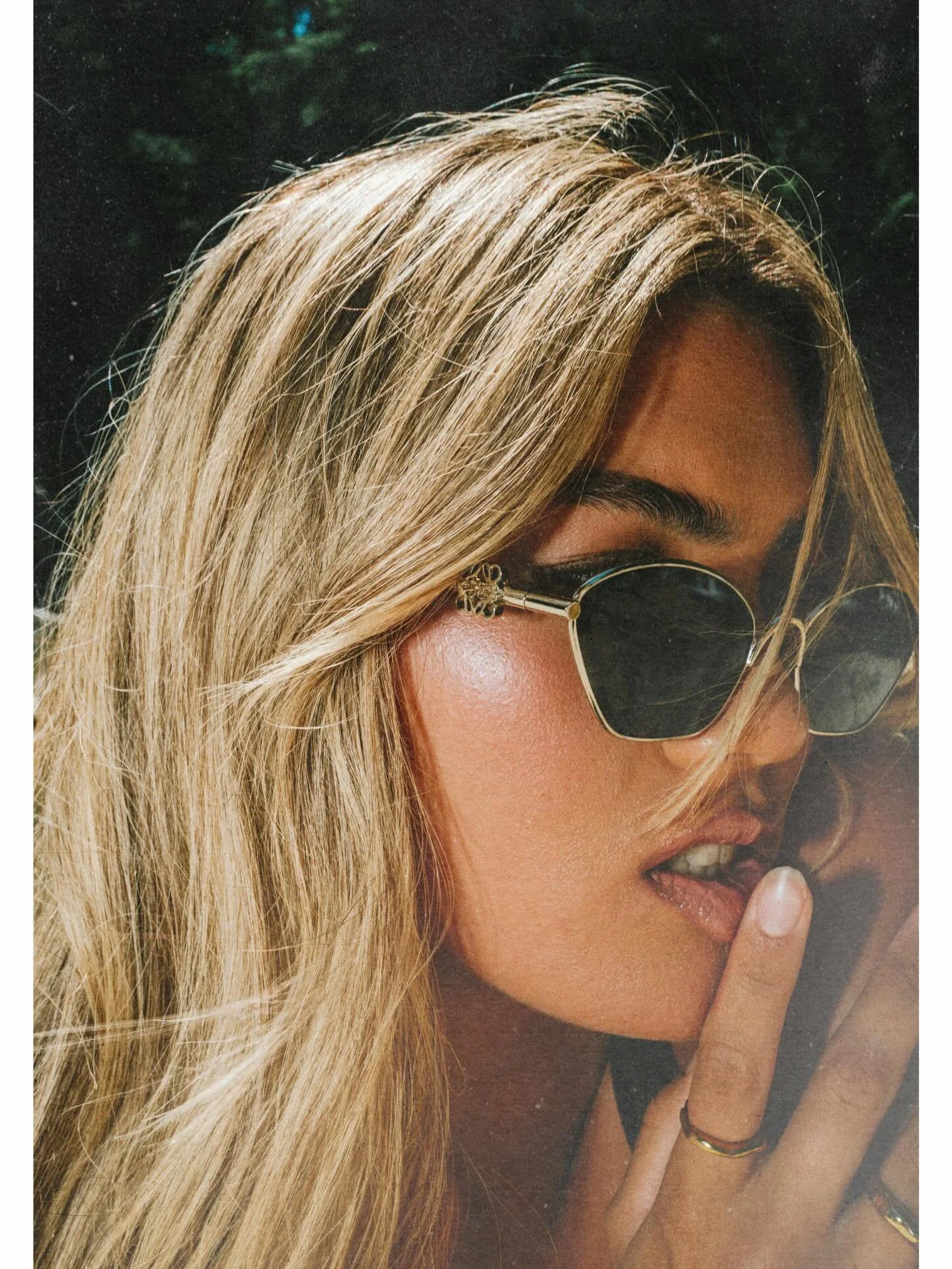Ready for a heat wave 🔥
@kidkenzy 
@meagankinuhair 
@makeupbysupernova 
@ritayacyshyn 

#heatwave #sunkissed #bleachblonde #loewe