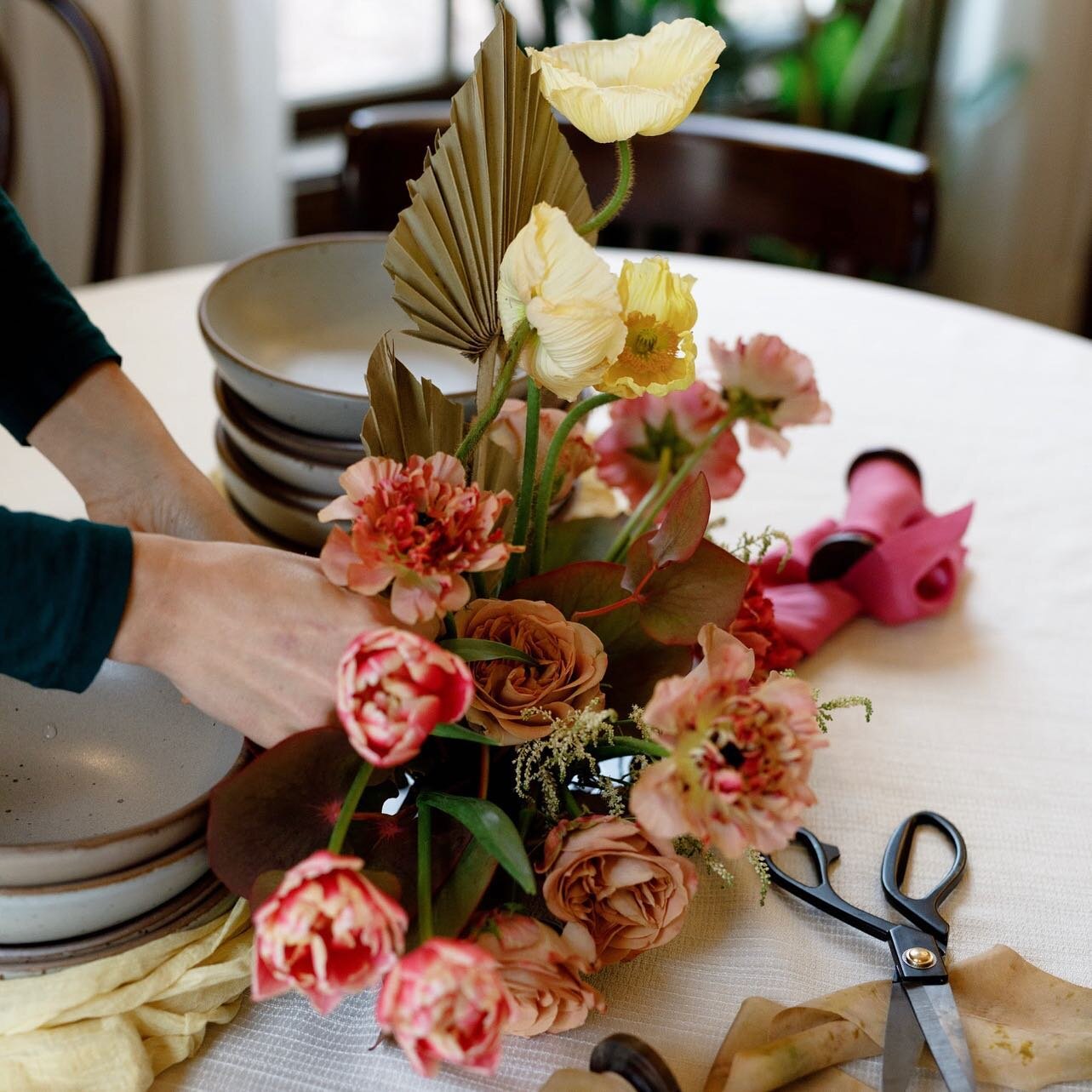 Thrilled to be offering a virtual floral class along with @eastforkatlanta! Bespoke flowers, exquisite pottery and dessert all on a Sunday 🌿

Join us on March 14th from 3-4 pm for a 1 hour floral design class via Zoom. Tickets include all florals an