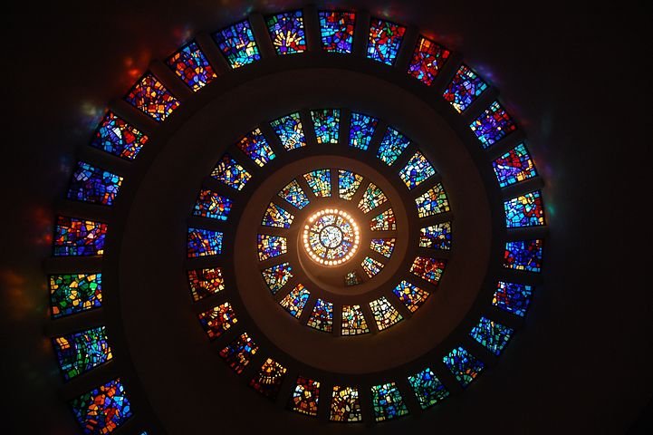 stained-glass-1181864__480.jpg