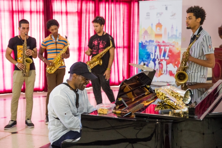 Saxophonist Antonio Hart conducts a master class with students at Havana's Universidad de las Artes, part of International Jazz Day 2017 celebrations in Havana, Cuba, April 28, 2017.
