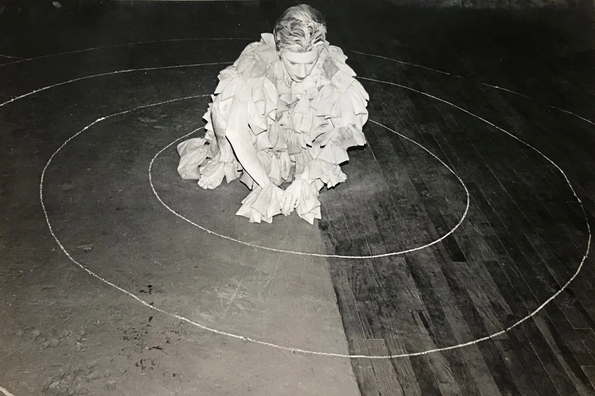 Betsy Damon, 7,000 Year Old Woman, performance at Cayman Gallery, New York, March 21, 1977. Archival print ©Betsy Damon 1977/2021. Courtesy of the artist