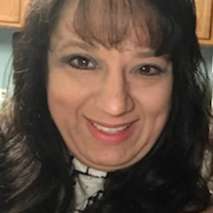 Lynn+Headshot1.jpg