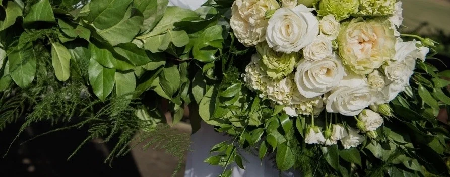 "Cathy is a magician when it comes to flowers! She was able to take my vision and bring it to life,better than I had imagined . I highly recommend her to anyone who is looking for a florist for their wedding!" -Tiffany L