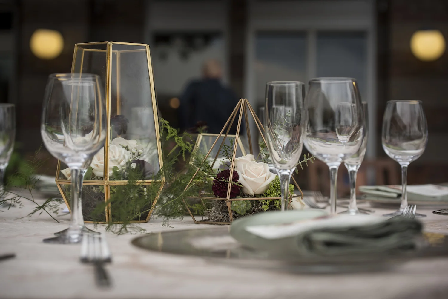 Tablescape blush flowers-IJ Photo