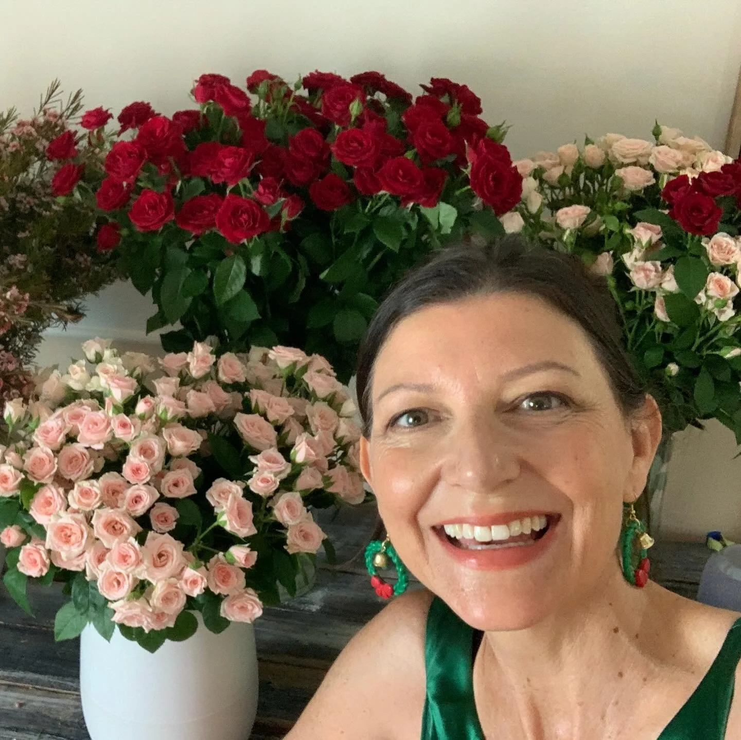 Hello Sunny Coast flower lovers ☀️🌷 I&rsquo;ve got another floral workshop coming up on Sunday 29 March:  Lush Floral Centrepiece Workshop + Morning Tea and I&rsquo;d love you to join me 🌟

We will make compote-vase arrangements in the colourful an