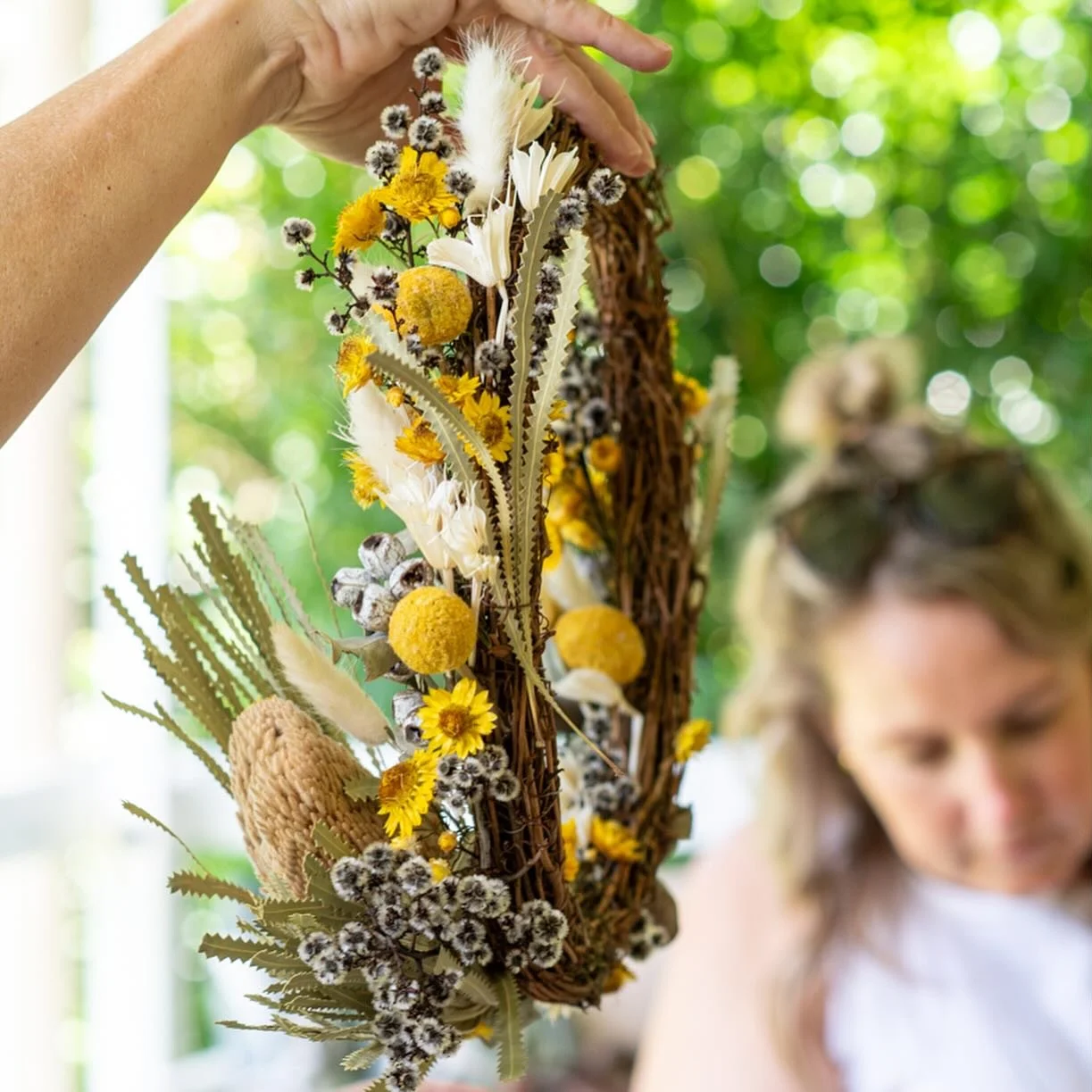 Some beautiful pics from our recent everlasting wreath workshop by the very talented @pomegranatephoto 🫶🏼 This was the last workshop for the year. Lots of fun floral ideas for next year. Make sure you&rsquo;re subscribed to our mailing list (link i