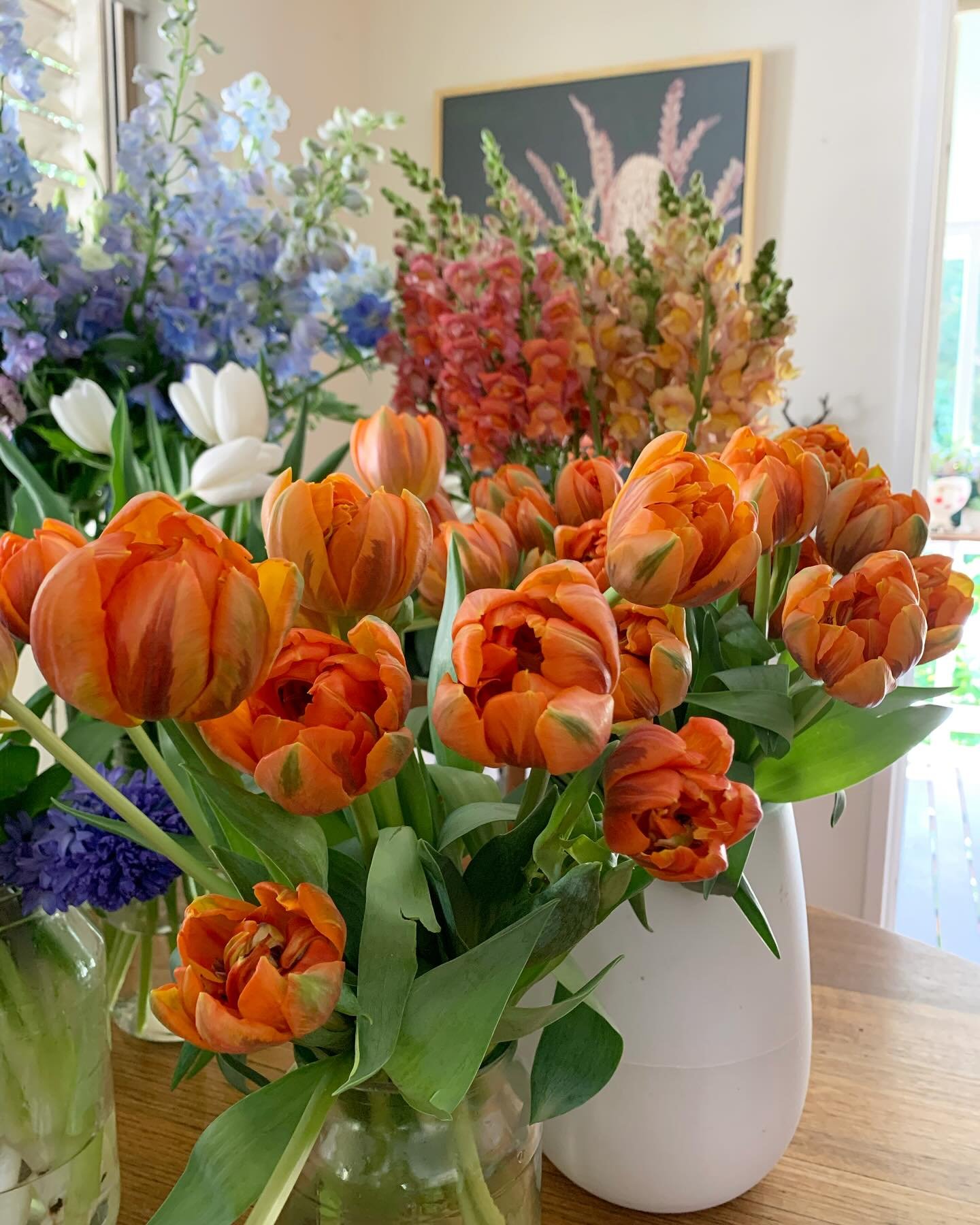 Tulips! I can totally understand tulip bulbs being more precious than gold during the Dutch &lsquo;Tulipmania&rsquo; of the 1600s. We are going to channel some of that passion at our upcoming workshop: Dutch Masters Table Centrepieces + Yoga 🥰🤪🌷