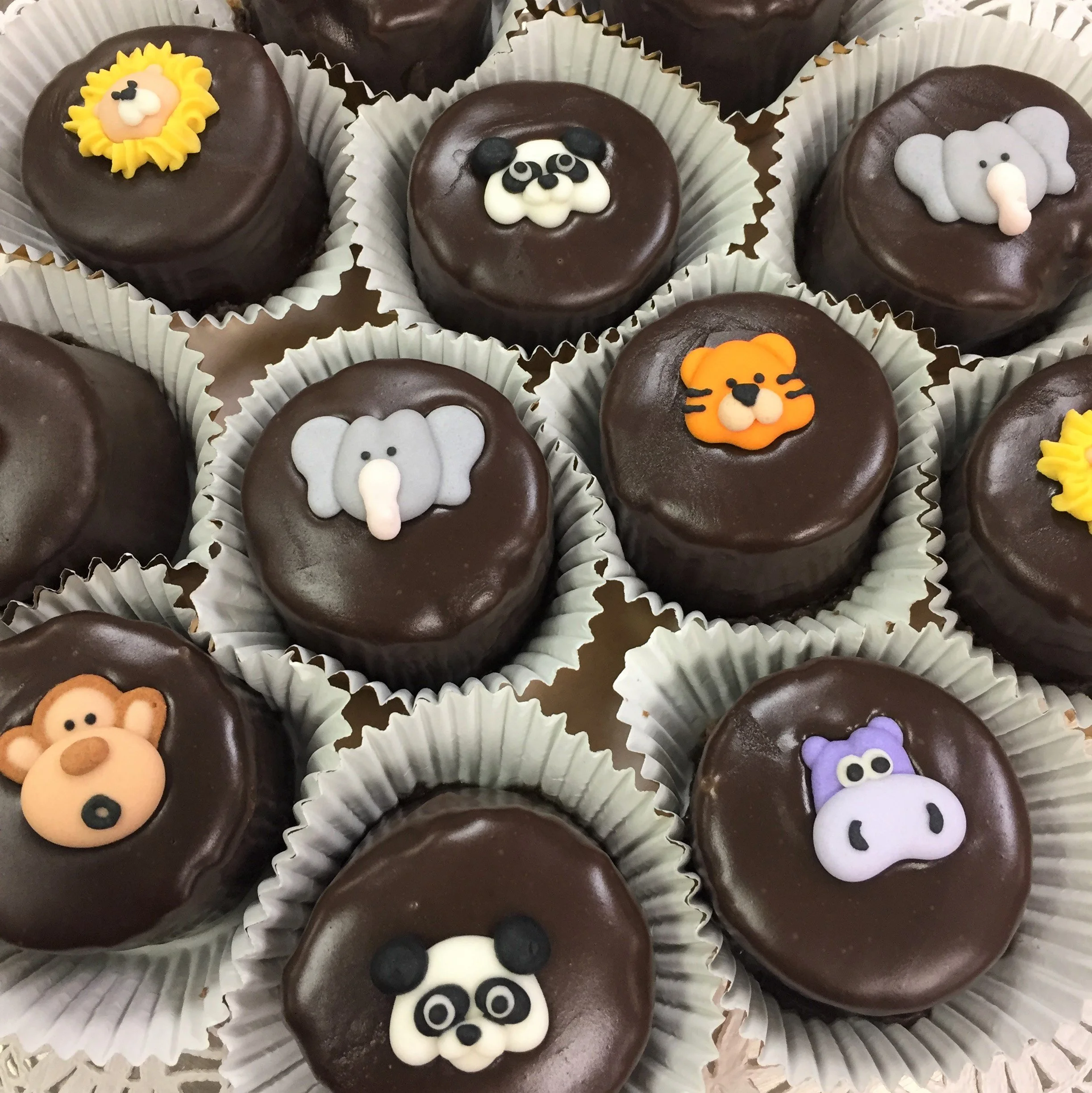 Bon bons / Cake pops — Celebrating Life Cake Boutique