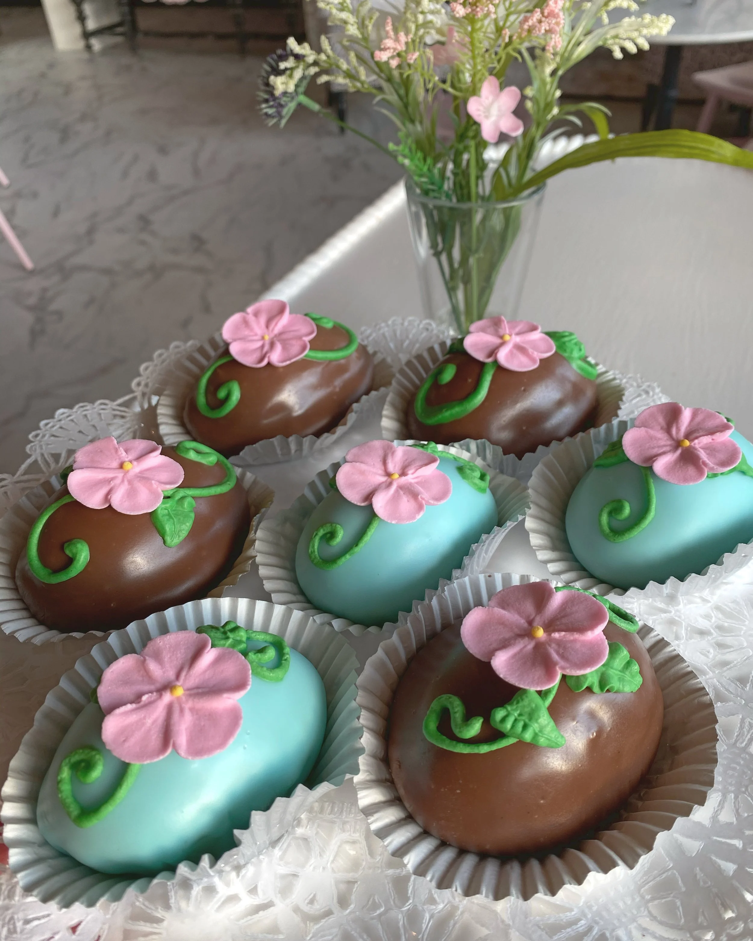 Bon bons / Cake pops — Celebrating Life Cake Boutique