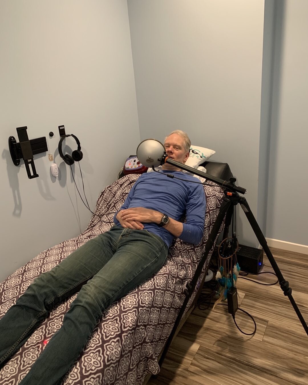 Setting the stage: About to get three rejuvenating sessions in one with the RestStation, BioMat, and Lucia Light. The rest station was developed by a military veteran with PTSD and it uses vibration and sound to reset the central nervous system. Biom