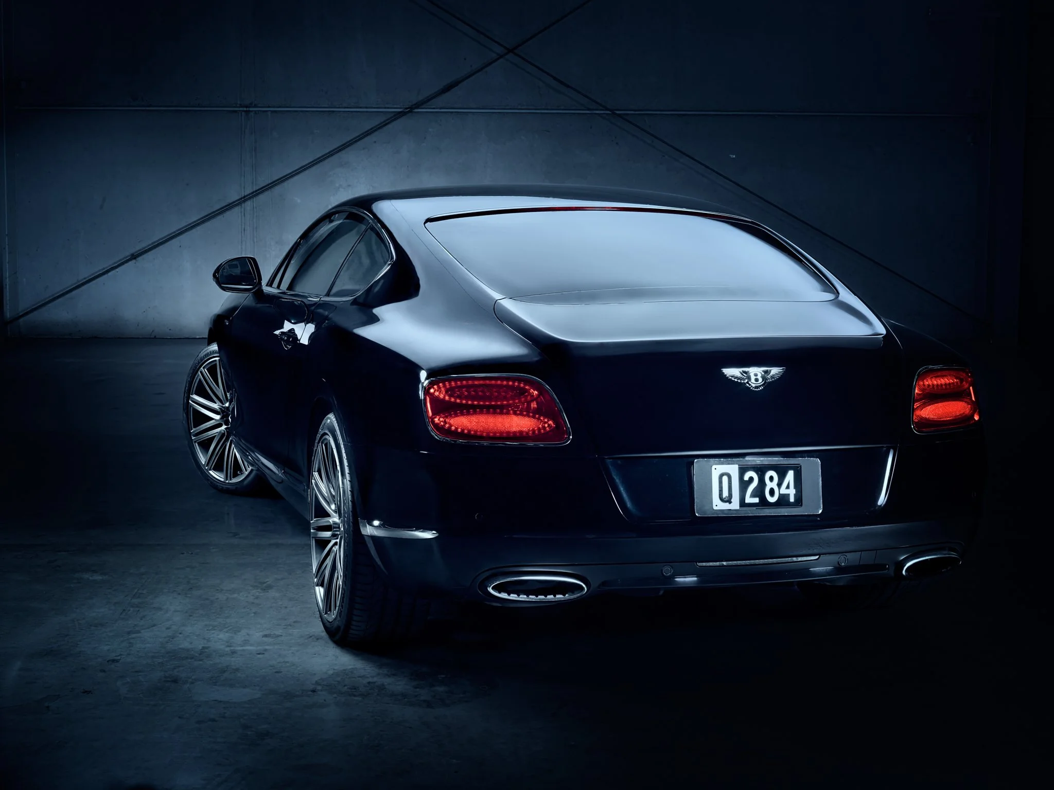 Bentley Rear3qtr copy_1.jpg