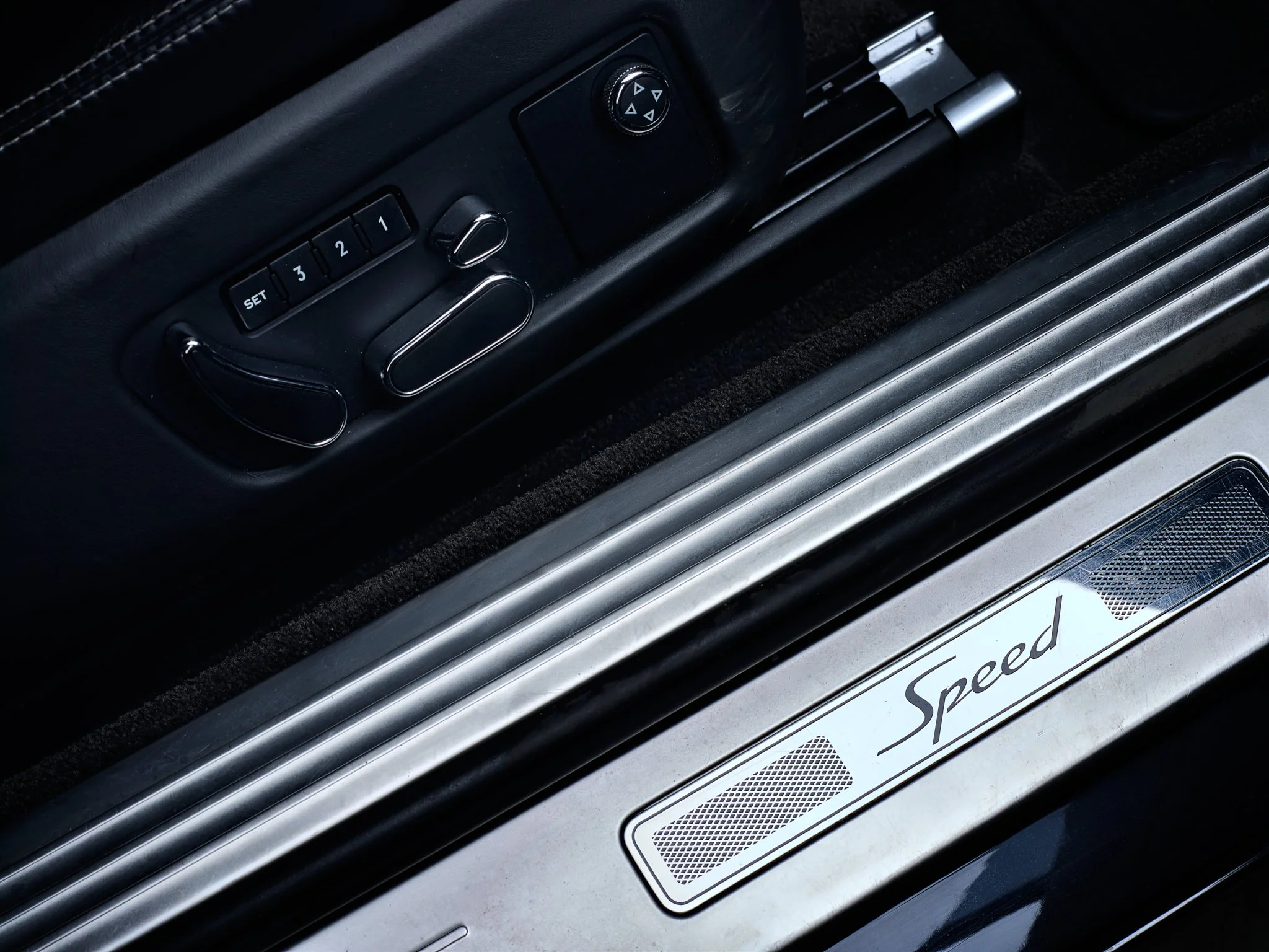 G_Wagon_&_Continental74396_1.jpg