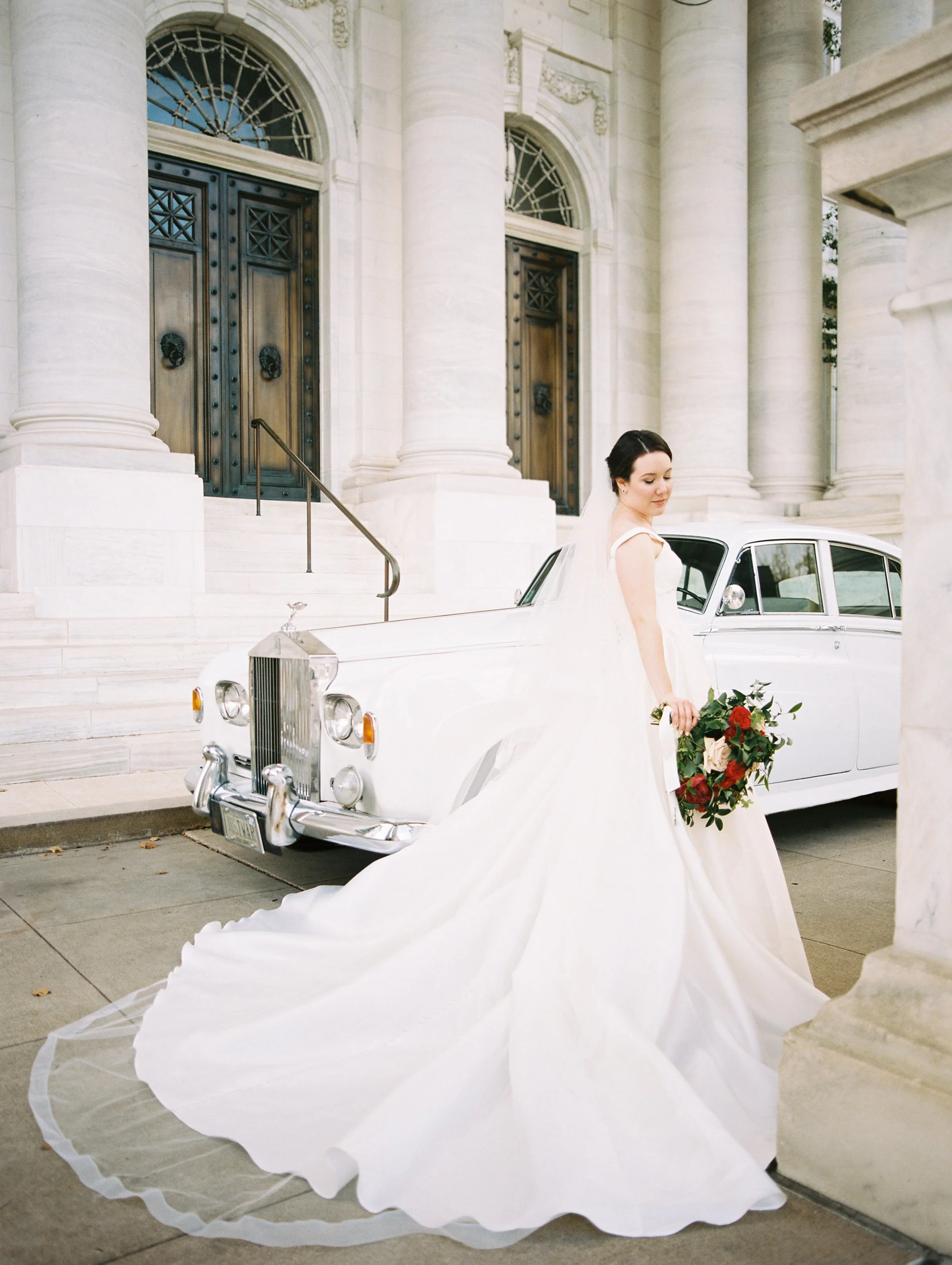 dar_red_flowers_dc_wedding-5-min.jpg