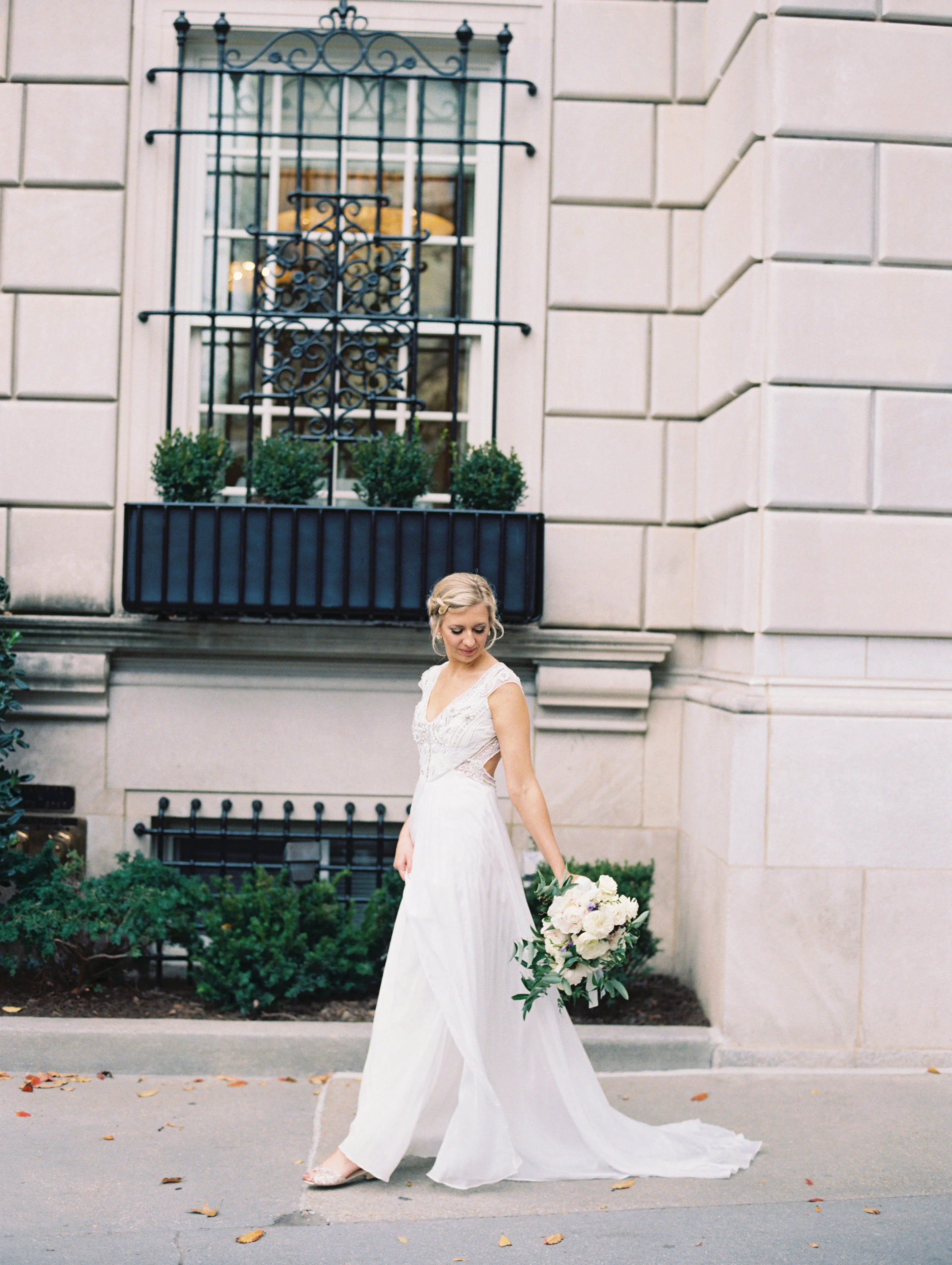 hay_adams_lauryn_prattes_flowerless_wedding-11-min.jpg