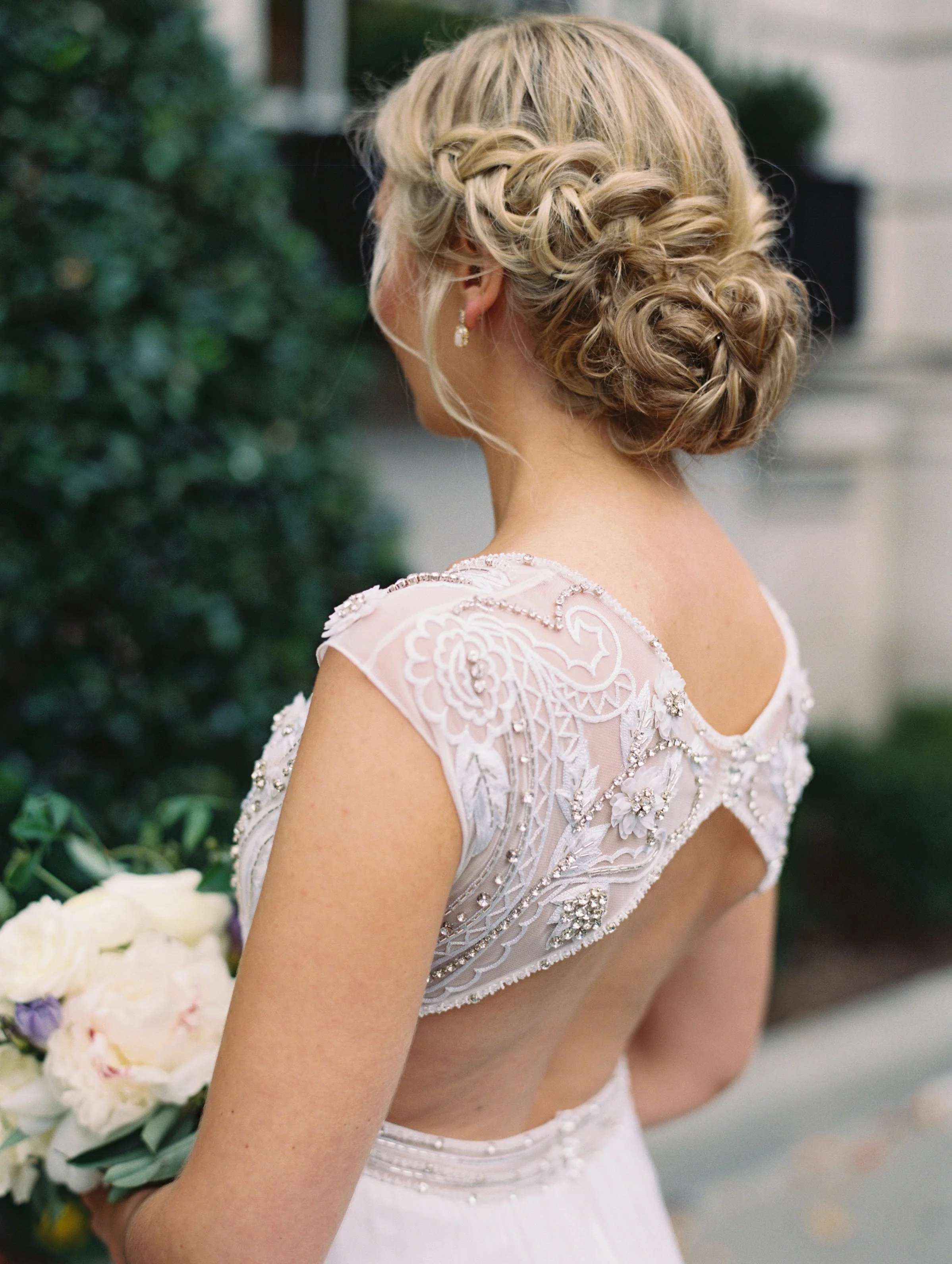 hay_adams_lauryn_prattes_flowerless_wedding-16-min.jpg