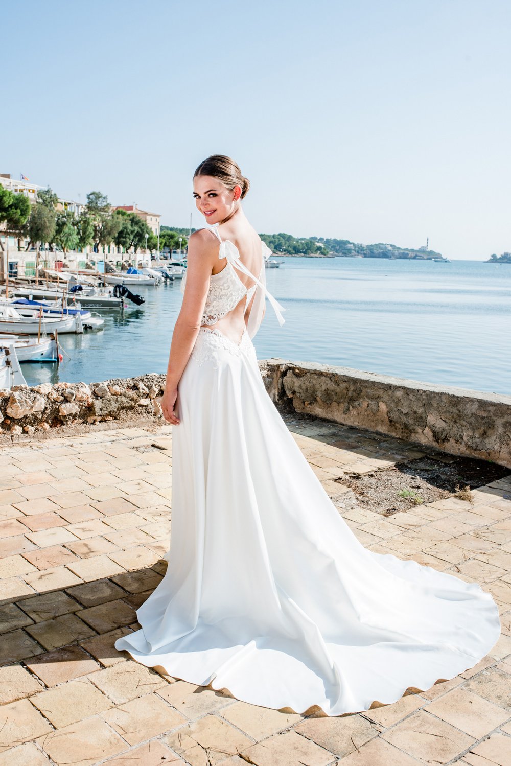 Antonia Extravagantes Brautkleid Fur Die Moderne Braut Torrox Hamburg Brautmode Hochzeitskleider Abendkleider