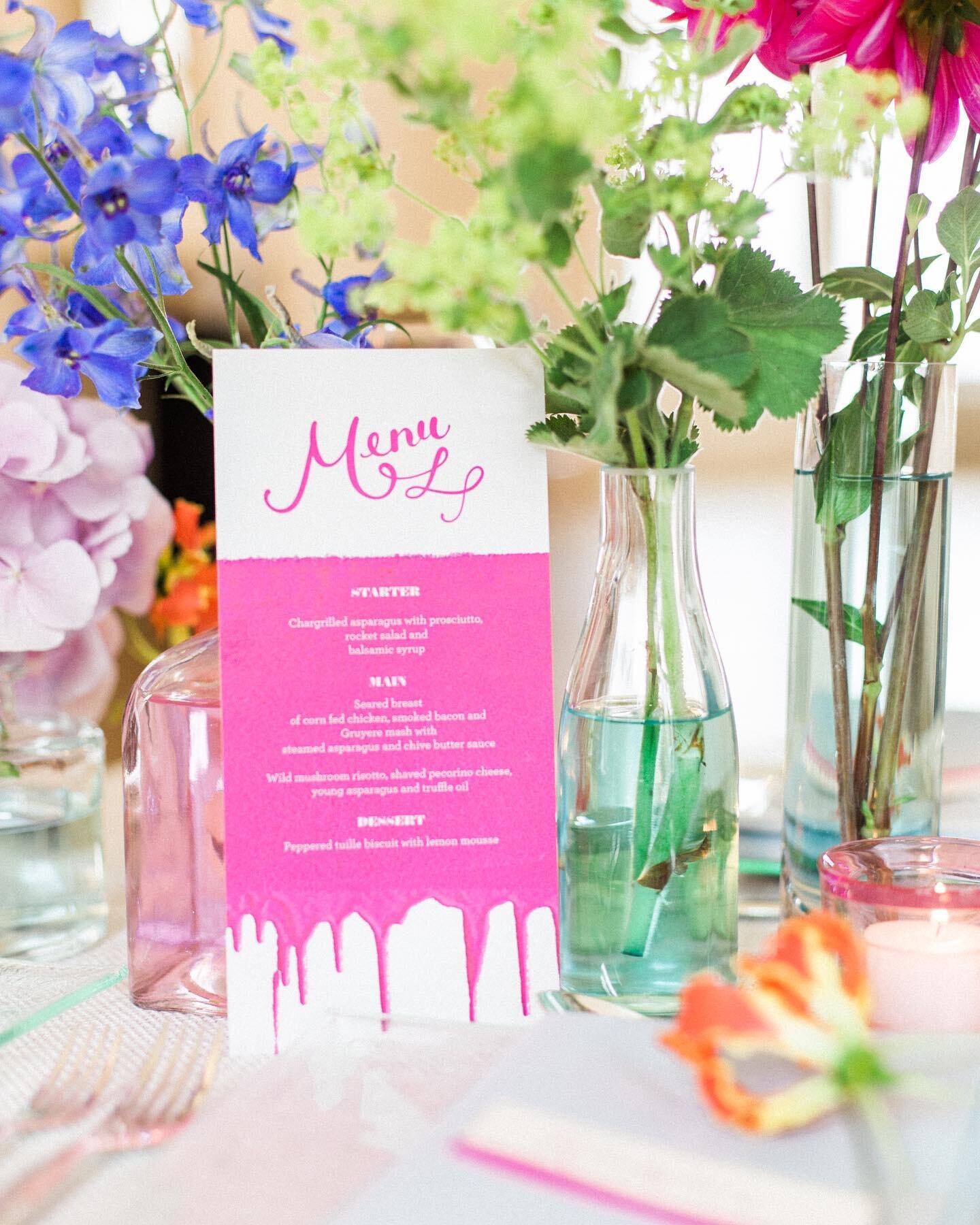 Colour drip 🌸🧡🌿 Throwback to one of our most colourful shoots. We&rsquo;ll never get over how genius it felt when @maryjanevaughan added colour to the flower water - mind blown, game changer 👌With neon drip-cake inspired stationery with @berinmad