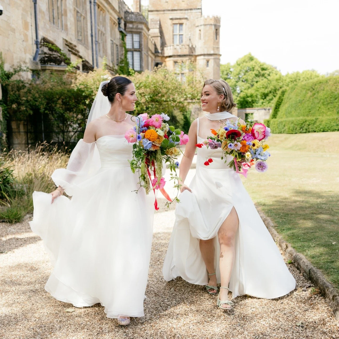 Our beautiful June brides are ready to grace the grid ✨🌸
Photography: @baileyplumbphoto 
Catering: @rossandrossevents | @toriandco.events 
Venue: @sudeleycastleweddings 
HMU: @larastokesbridalhairspecialist 
Flowers: @threesummersfloristry 
Obsess