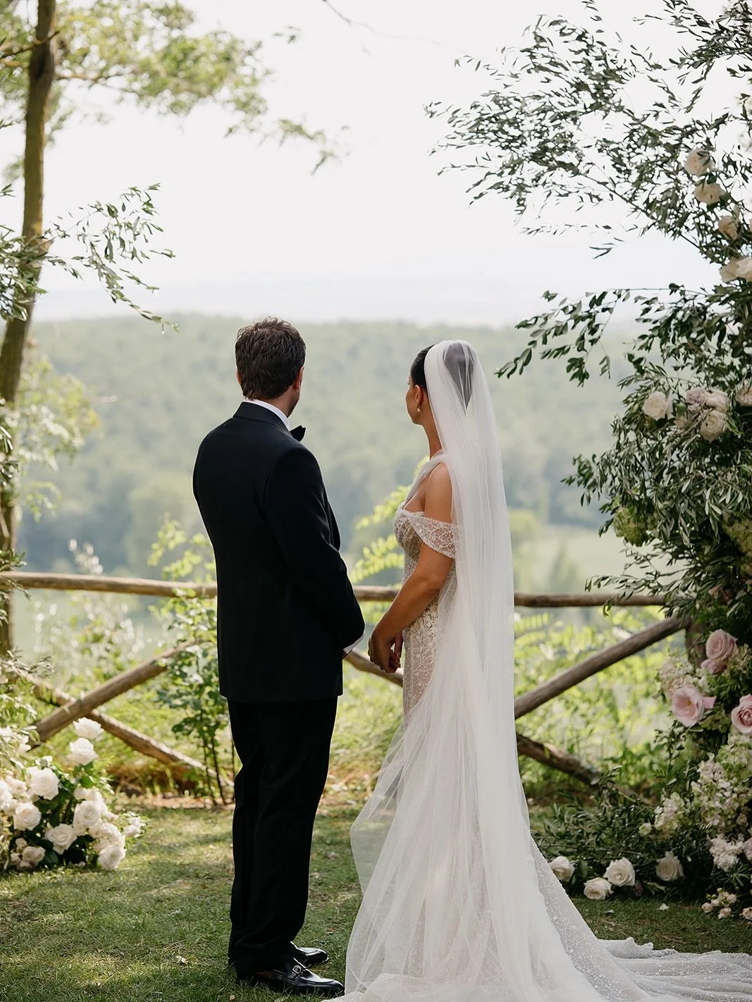 We are so so excited to be headed back to Italy and beyond in 2026, for more magic like this 🤍

@laurashawphotography 
@sophieoliviafloraldesign 
@rolands_florence 
@borgosantambrogio 
@galialahav 
@hl_london 

#weddingplanning #destinationwedding #