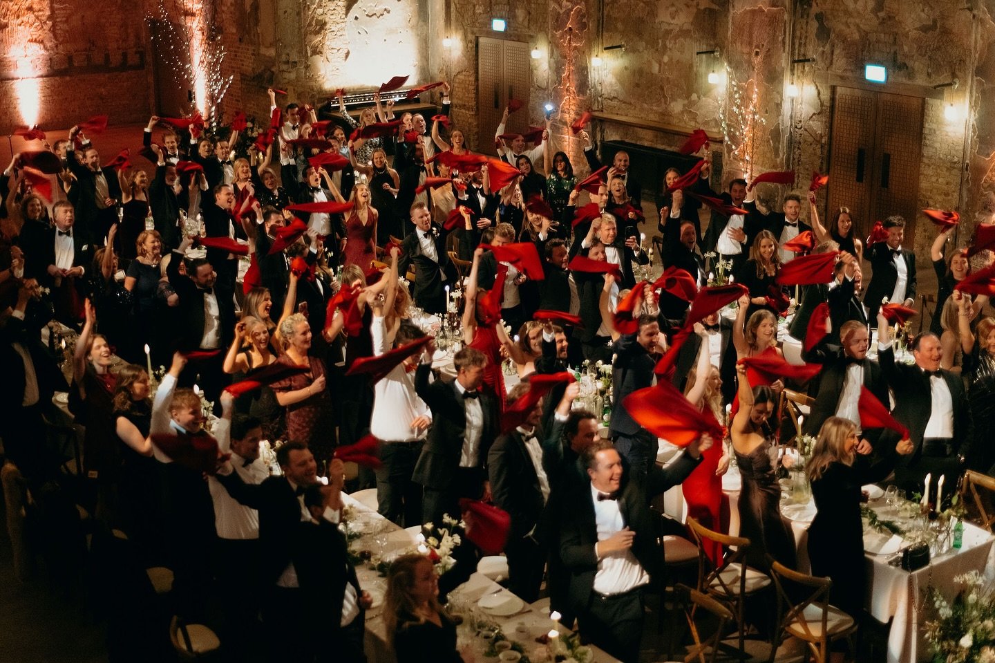 The most festive, joyful moment of last week&rsquo;s December wedding ✨ 

@dominikamiechowska_photography 
@peshflowers 
@dinner_ladies 
@eventsatbac 
@just_4_linen 

#christmaswedding #londonwedding #decemberwedding