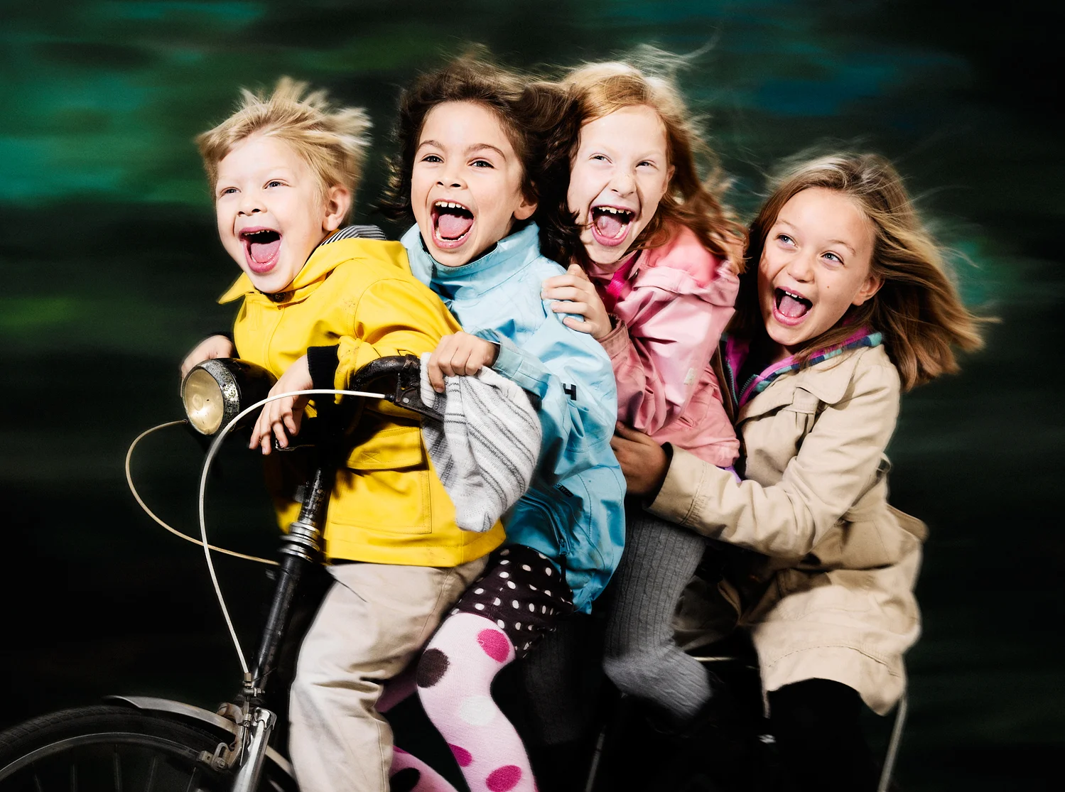 1. Folio-kids on a bike©Seamus Ryan.jpg