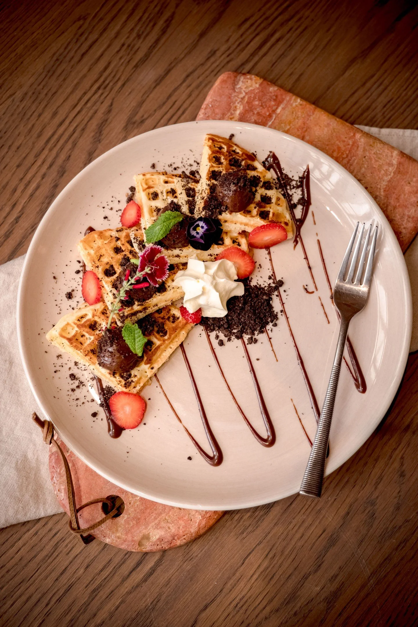 Sweet dreams are made of this. π Oreo waffles drizzled to perfection.
@galleriamall
@umhlanga_rocks
@gatewayumhlanga
@lighthousequarter_umhlanga
#CircusCircusCafe #CircusCircusSA #WaffleGoals #OreoObsession #DurbanDesserts #SweetTreats