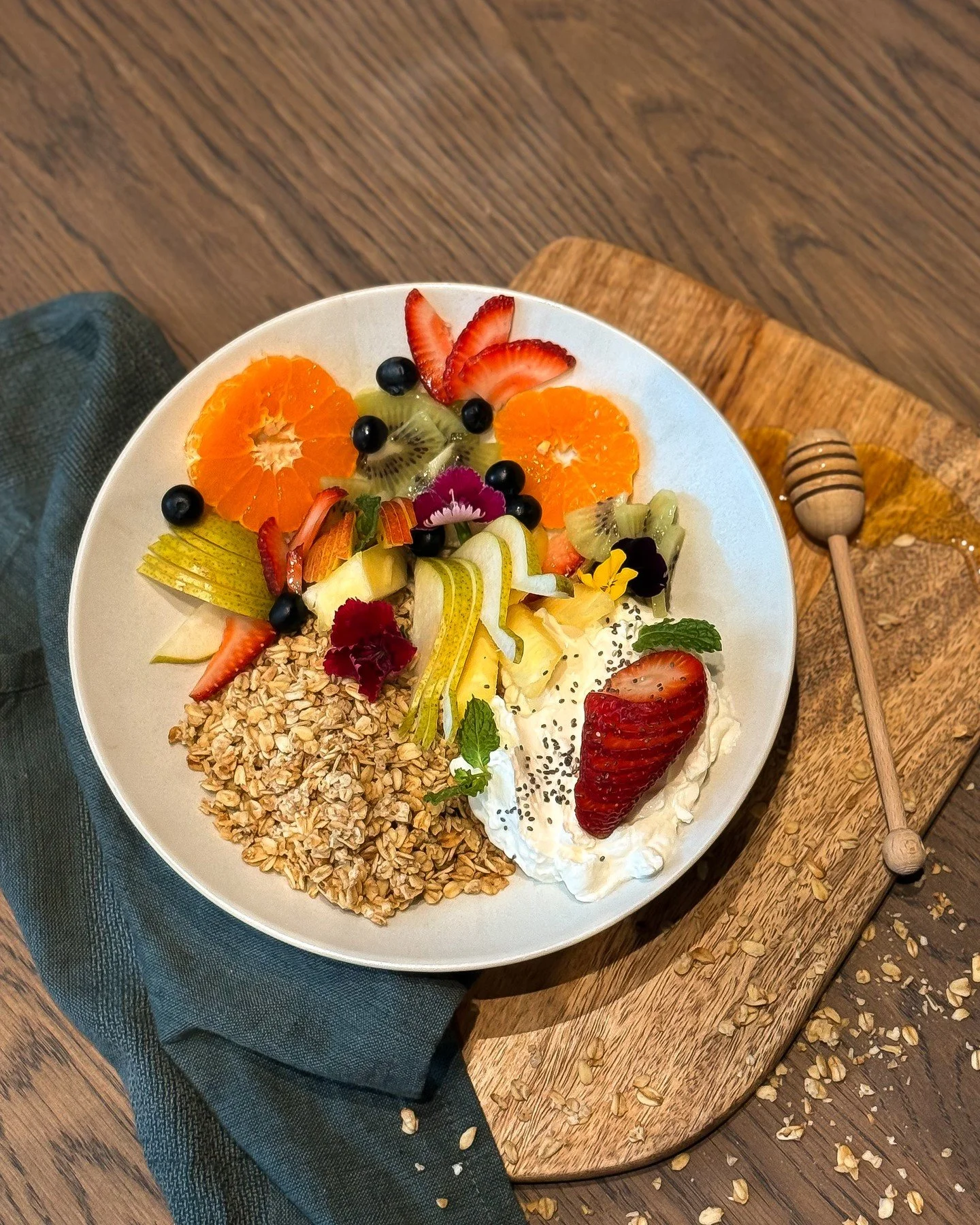 Golden crunch, creamy yoghurt, and fresh fruit perfection. 🌸 Start your day with our house-made Granola Bowl - wholesome never tasted so good.

@galleriamall
@umhlanga_rocks
@gatewayumhlanga
@lighthousequarter_umhlanga

#CircusCircusCafe #GranolaBow