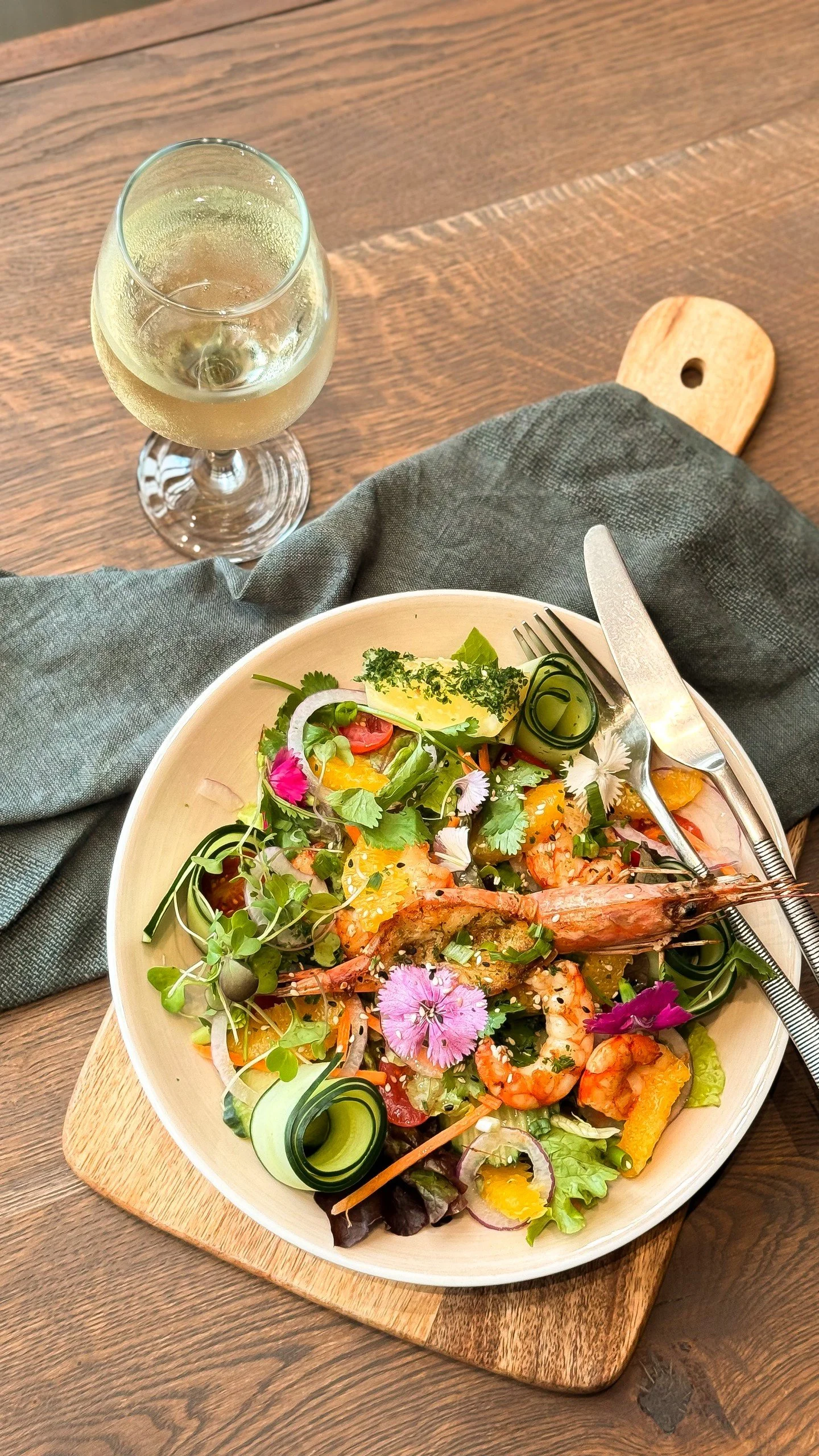 Fresh, zesty, and full of flavour. 🦐💚 The Prawn Salad returns to brighten your day.

@galleriamall
@umhlanga_rocks
@gatewayumhlanga
@lighthousequarter_umhlanga

#FreshSalads #PrawnLovers #CircusCircusCafe