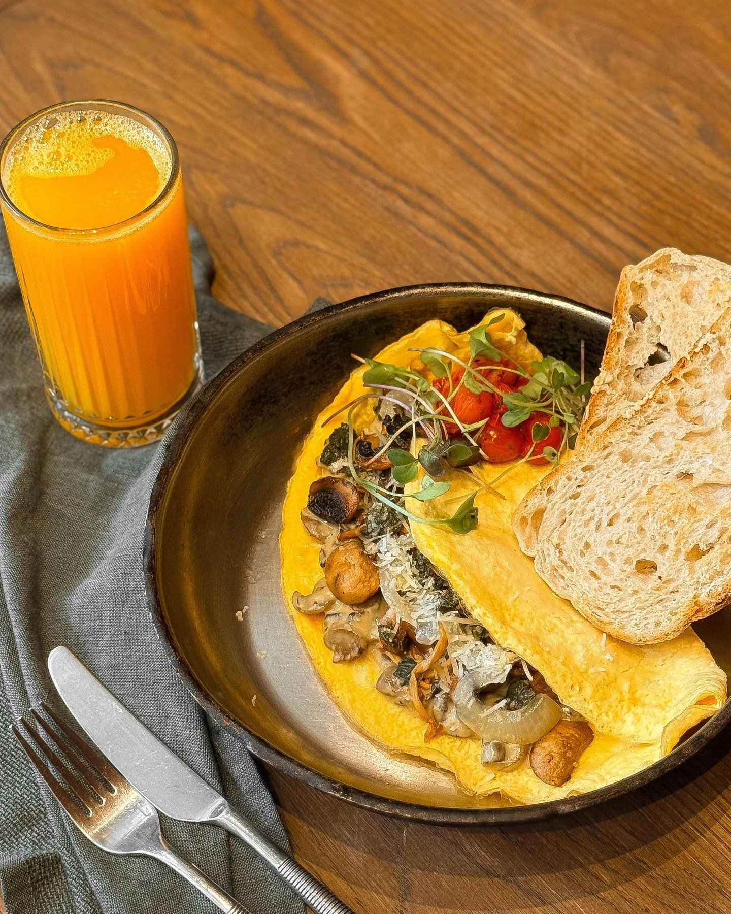 Earthy, nourishing, and made for slow January mornings. 🍄🌲

@galleriamall
@umhlanga_rocks
@gatewayumhlanga
@lighthousequarter_umhlanga

#MorningFuel #NewYearFeels #EatForEnergy