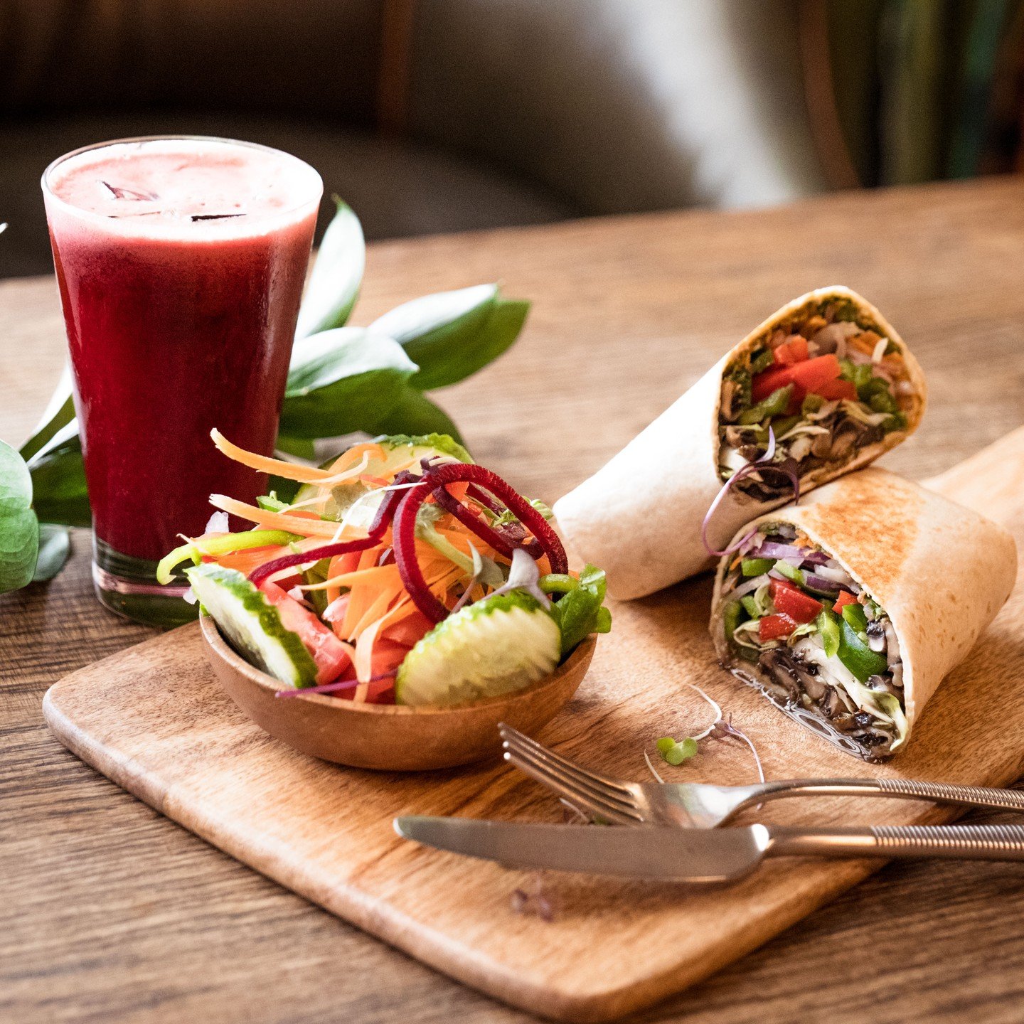 Fresh, zesty, and full of flavour.🌿 A wrap that keeps the new-year momentum strong.

@galleriamall
@umhlanga_rocks
@gatewayumhlanga
@lighthousequarter_umhlanga

#FreshEats #WrapItUp #HealthyChoice