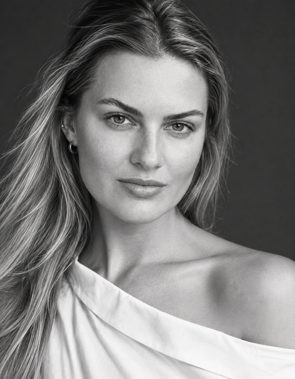 Baiba Jakubaite, fashion and jewellery photographer in Doha — black and white portrait