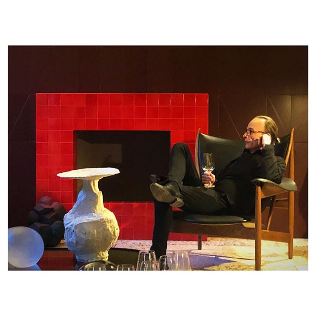 A man, glass of vine and a chair in &ldquo;Perfect Darkness&rdquo; @fuorisalone in Via Solferino 11 at Brera.
-
-
- -
#fuorisalone #milandesignweek #houseoffinnjuhl #finnhjul #design #chair #man #glass #vine #art #milano #brera #interior #danish #per