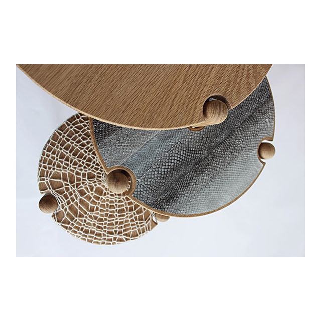 Detail of Aria tabels made for Petit exhibition @snedkernesefterarsudstilling in @oregaardmuseum 2015.
-

#paris #snedkernesefter&aring;rsudstilling2015 #furniture #furnituredesign #oak #wood #wool #fishskin #details #monologue #tabels #sidetabels #o