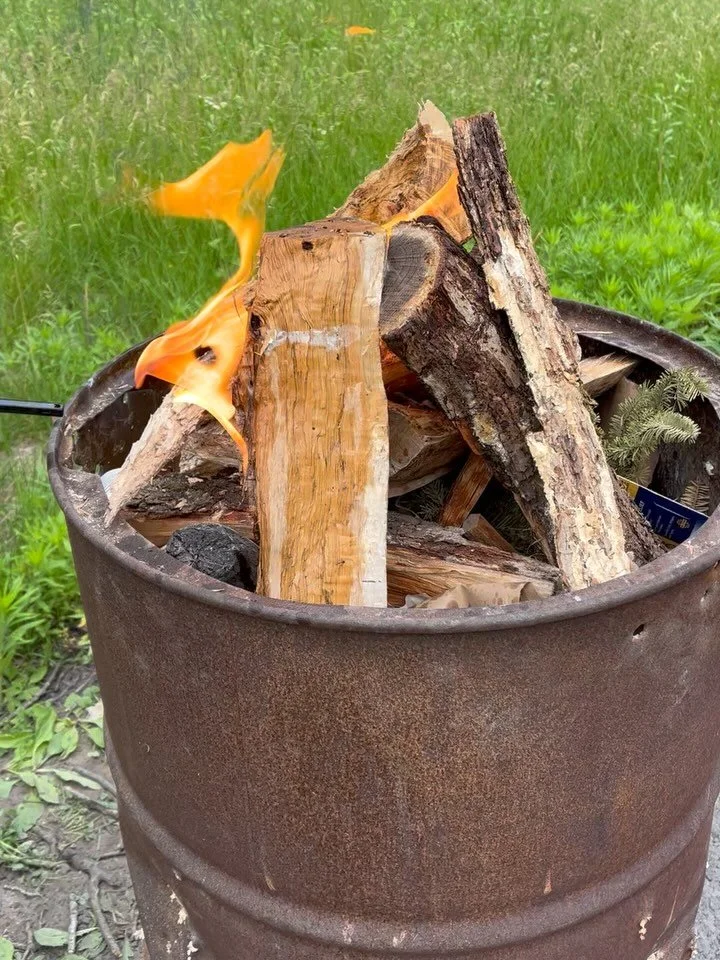 inaugural Rocky Hollow barrel firing with @nistee and @pinararalstudio 

perfect day for a fire with clay mates&mdash;-so very happy&mdash;

catch their Carbon Marks show at Lillstreet Art Center along with @kochaver @grizzclay_ceramics @debiokner #l