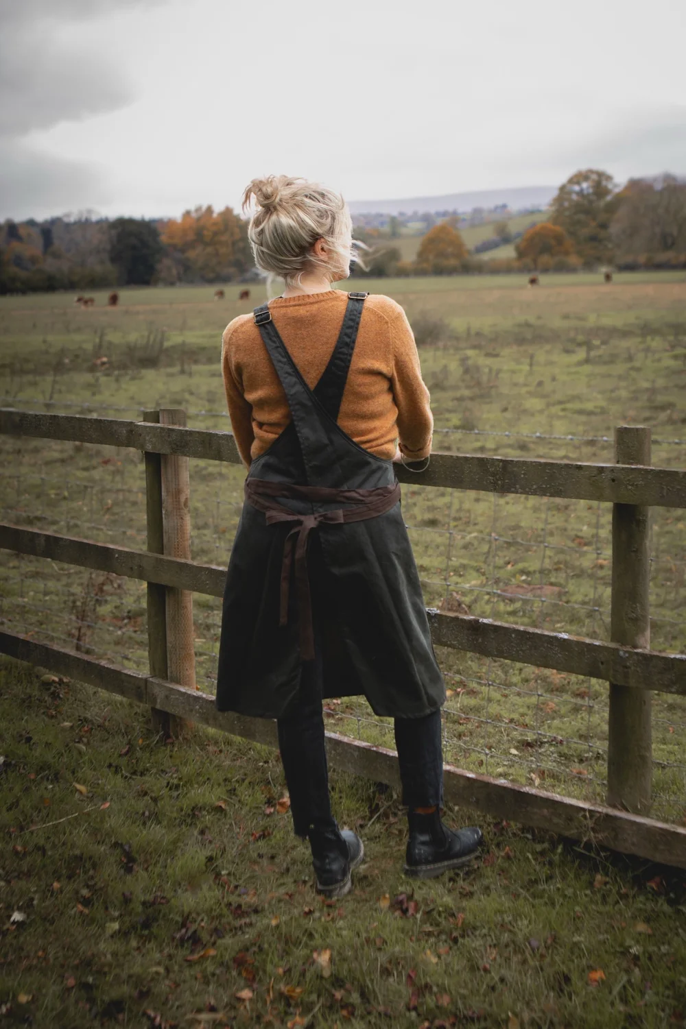 Swift Oilskin Apron (2 Colours) — Field & Found