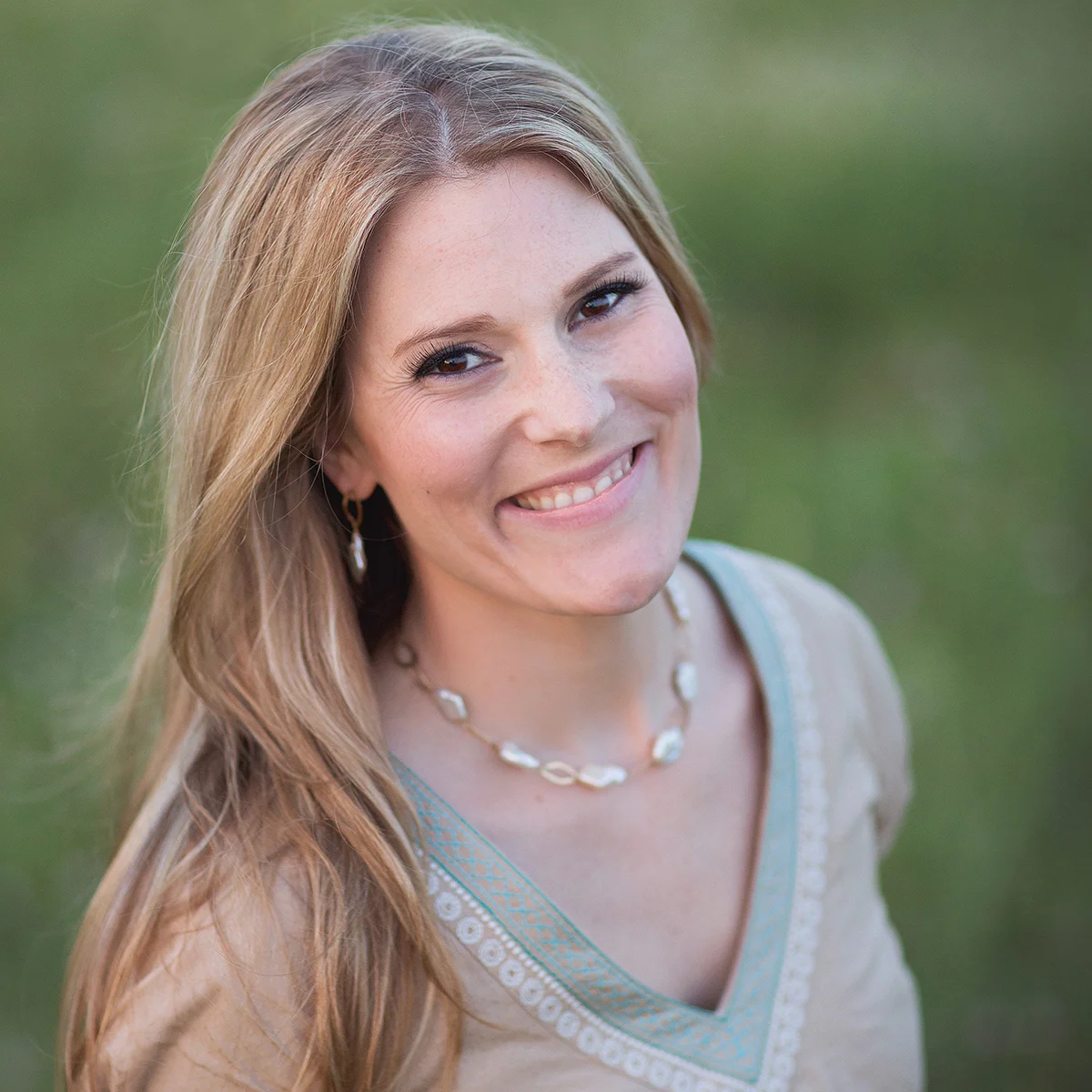headshot- kara webb-1200px.jpg