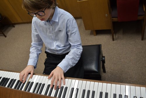Matteo - Parma, : Graduated in piano gives lessons (also at home and online,  Skype, Google Meet etc.)