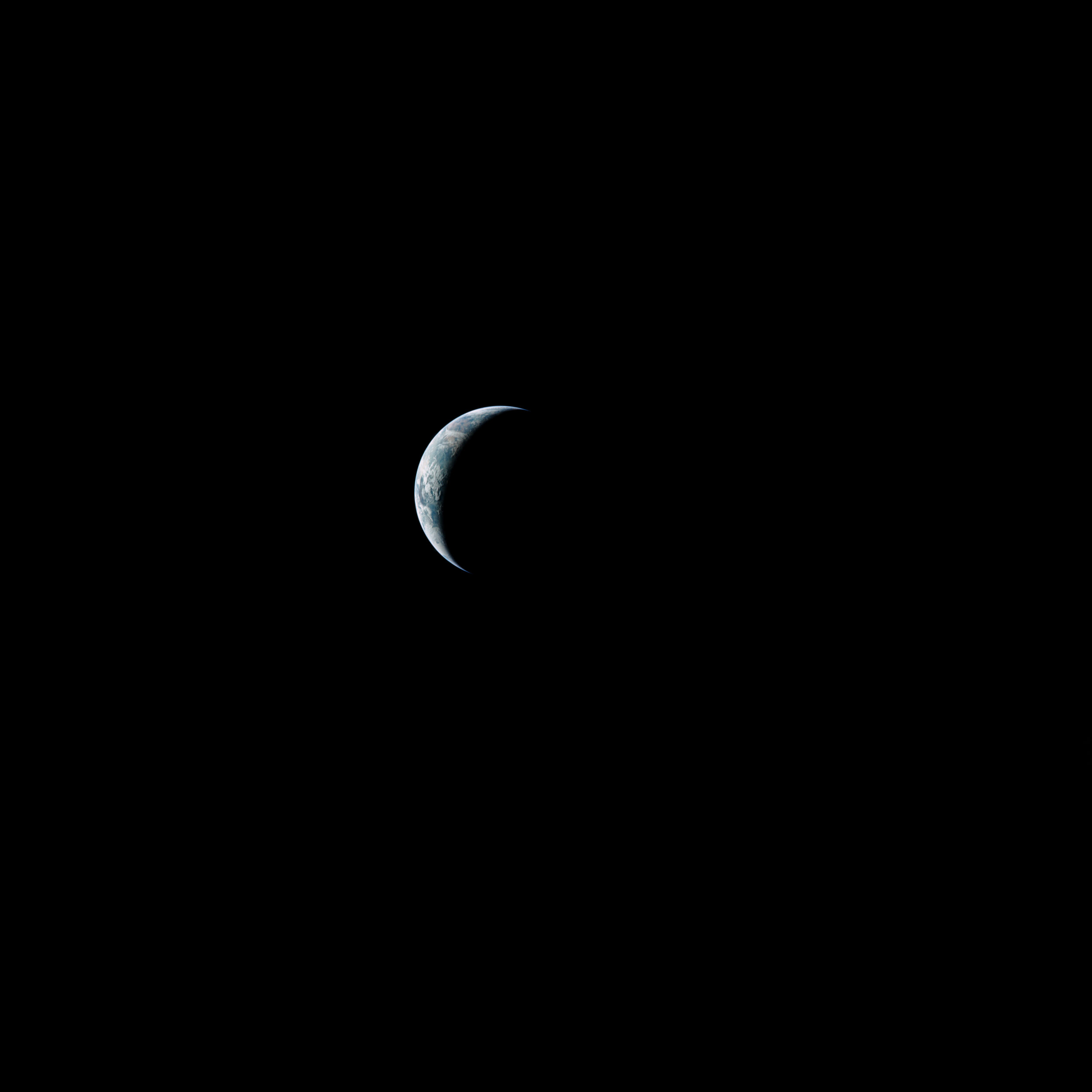  Apollo 17  A rare sequence capturing an earthset. The Earth disappears behind an unlit lunar horizon—consumed in the darkness.   Full Resolution   Date – ~15:25 UTC, 16 December 1972 Lens – Zeiss Sonnar ƒ-5.6/250mm Code – AS17-152-23278 Scan – LPI (