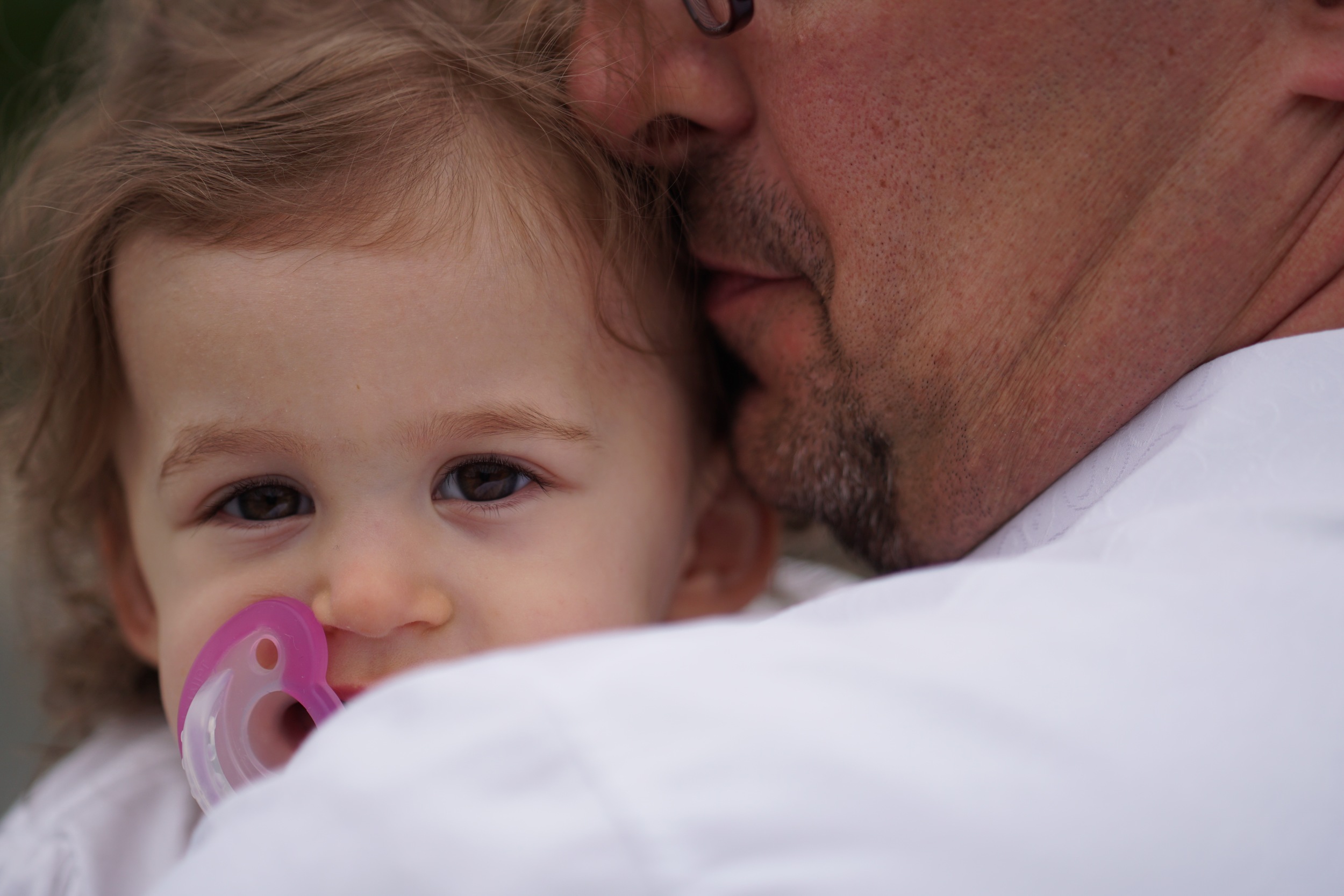 Sony a6300 with Zeiss Batis 85mm at ISO 100, f/1.8, 1/1600 (~127mm, f/2.7 35mm equivalent). Sharp and cream-a-licious. 