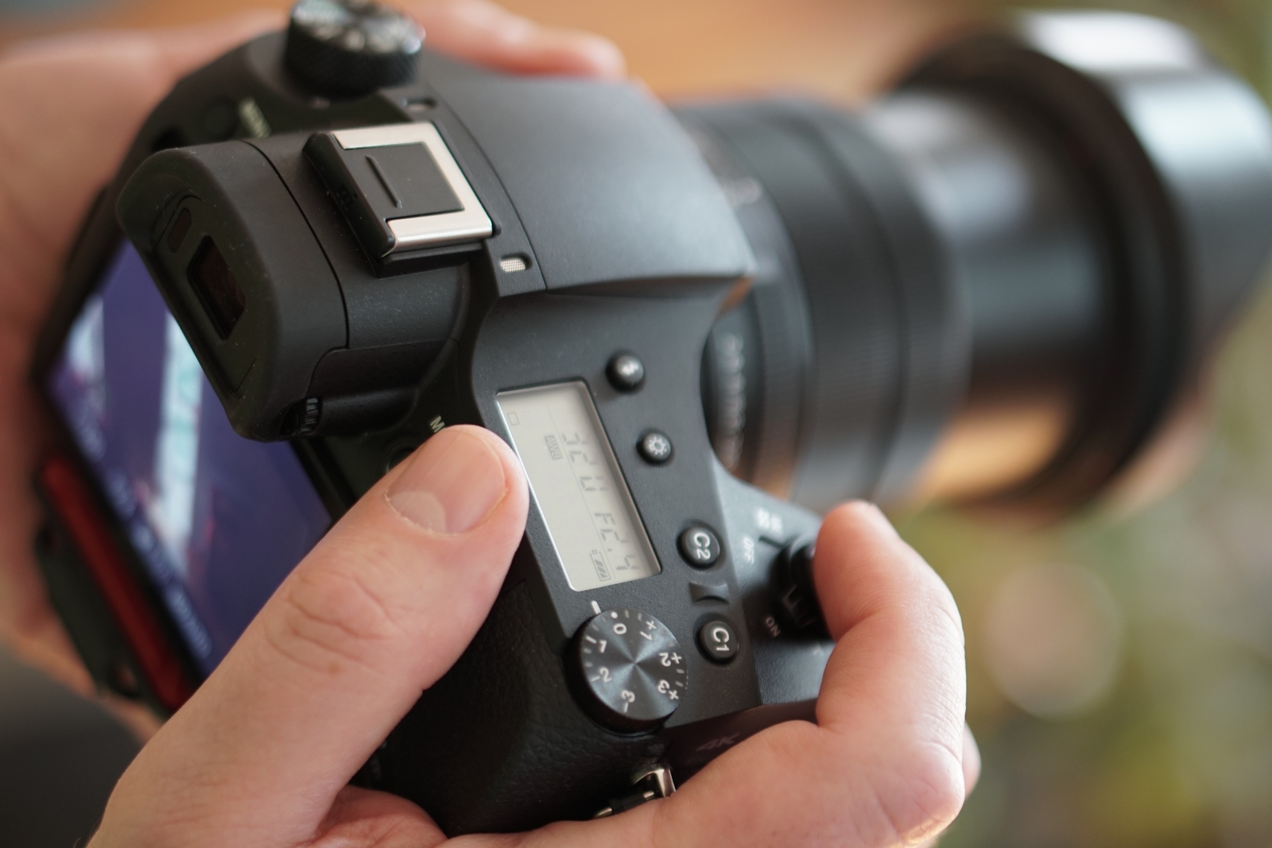 LCD panel on top plate, just like olden days of the Canon DSLRs. I like it!