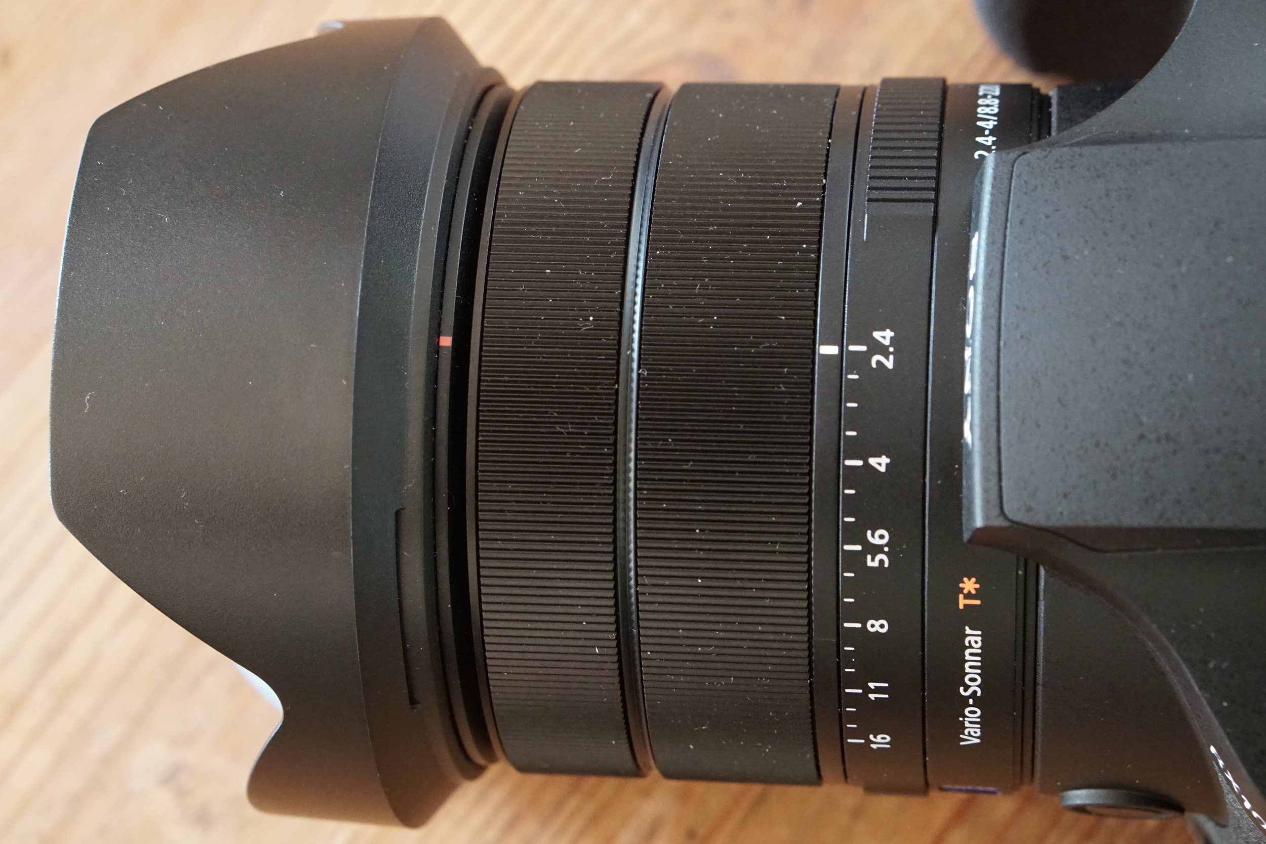 Aperture ring on the lens barrel itself. Yay!