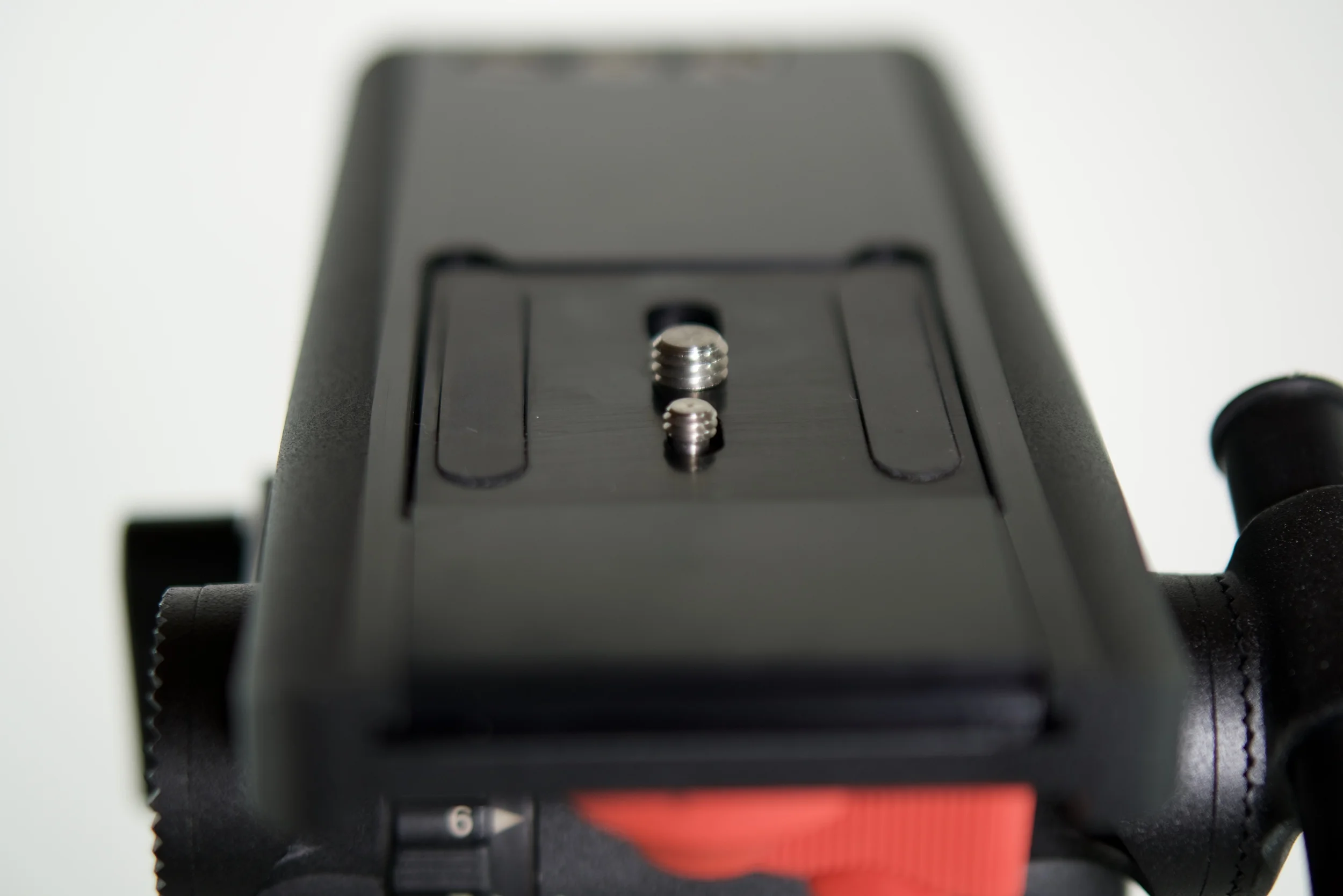 The quick release camera plate on the Video 18 S2 is locked into a massive base, surrounded on all four sides.