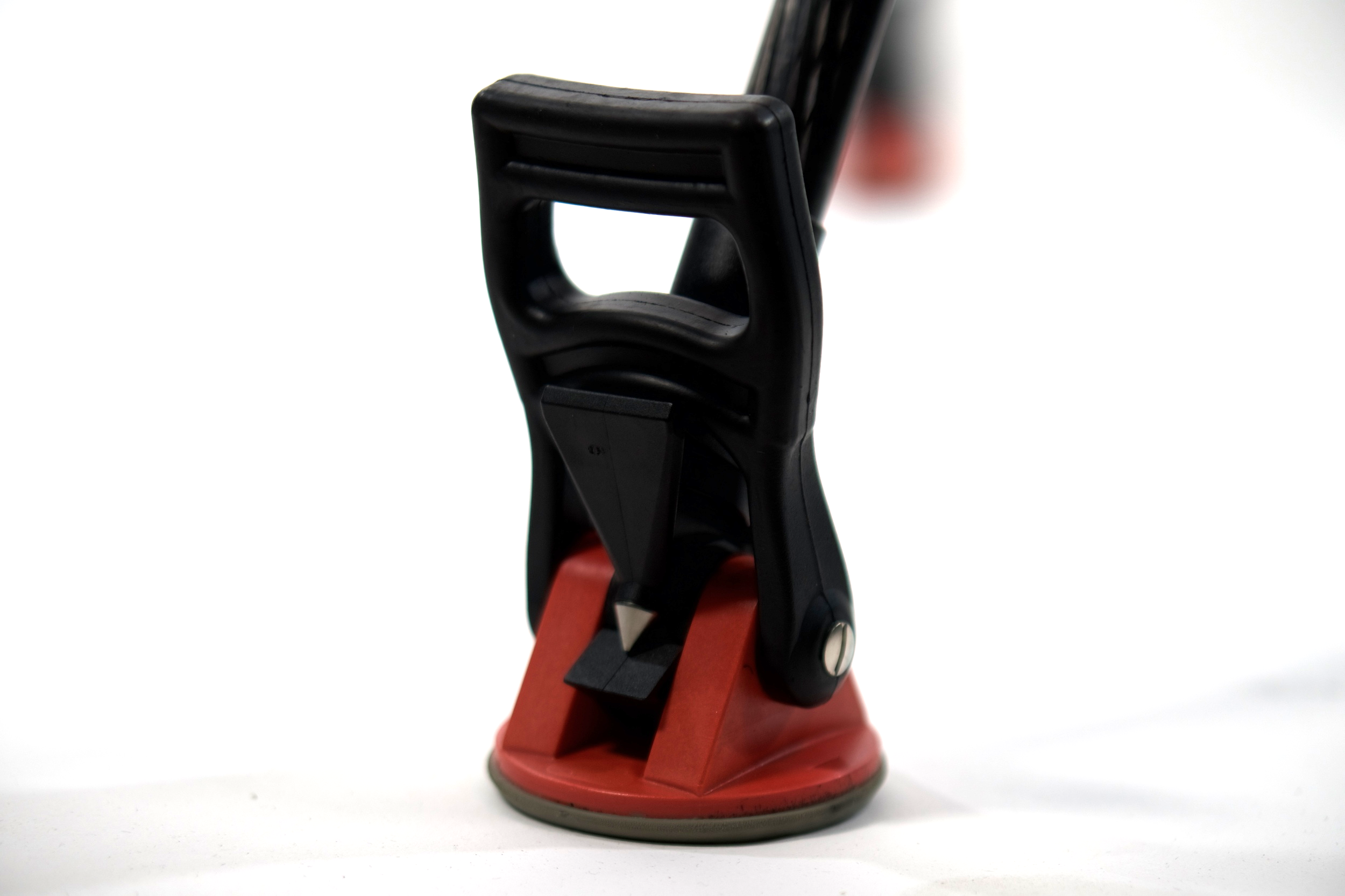 The Sachtler uses very heavy duty rubber loops on its feet. Pull the loops up, and you can remove the feet immediately to reveal not one but two spikes at the end of each leg. Again: clever, quick, robust.