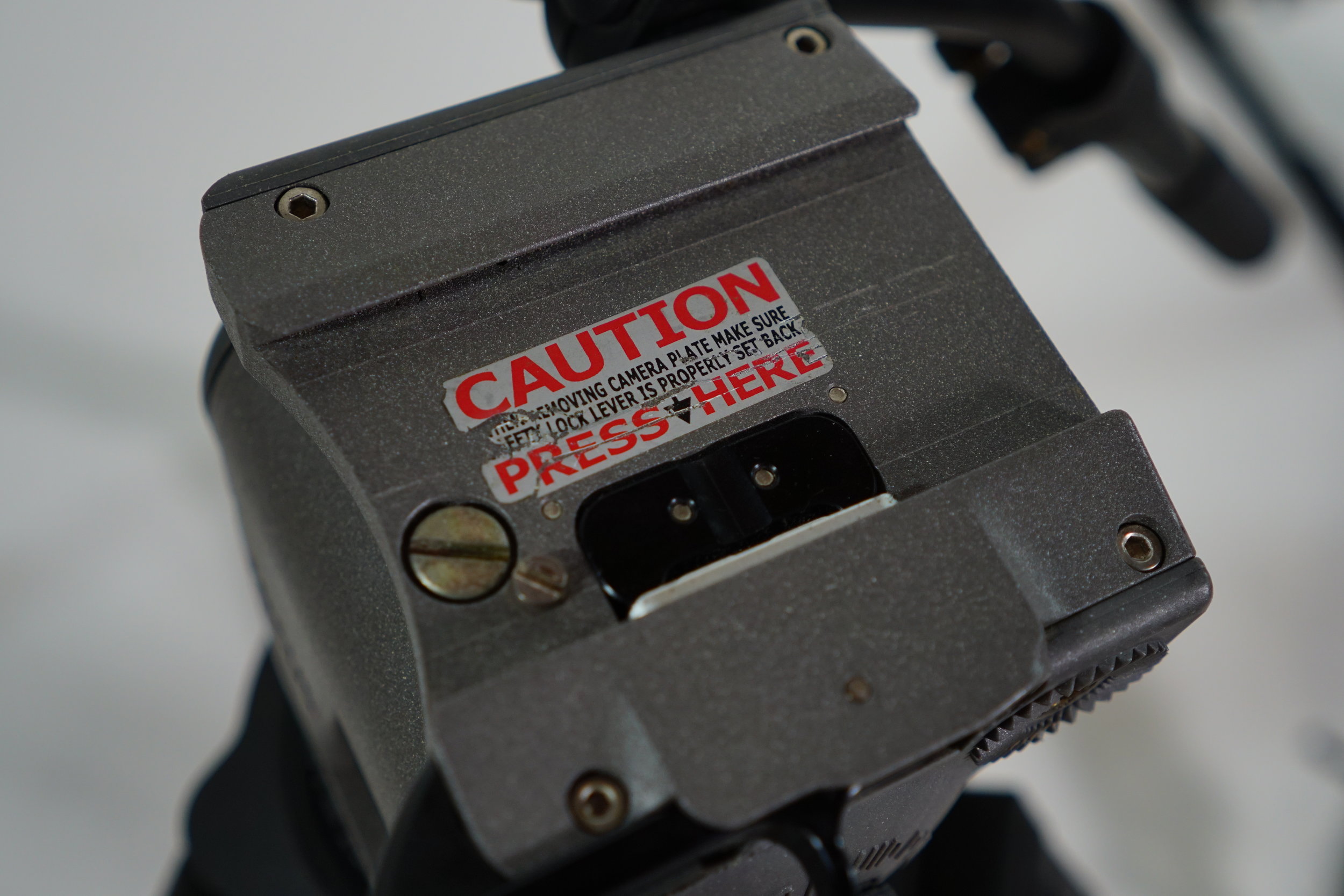 The Secced really does channel the FSB-6T. Cartoni has a side mount QR plate (Sachtler and Secced offer variants like it), but I much prefer the Touch & Go. If I'd never seen the Touch & Go, the Cartoni QR system would have been more than fine -- in fact, it has never failed.