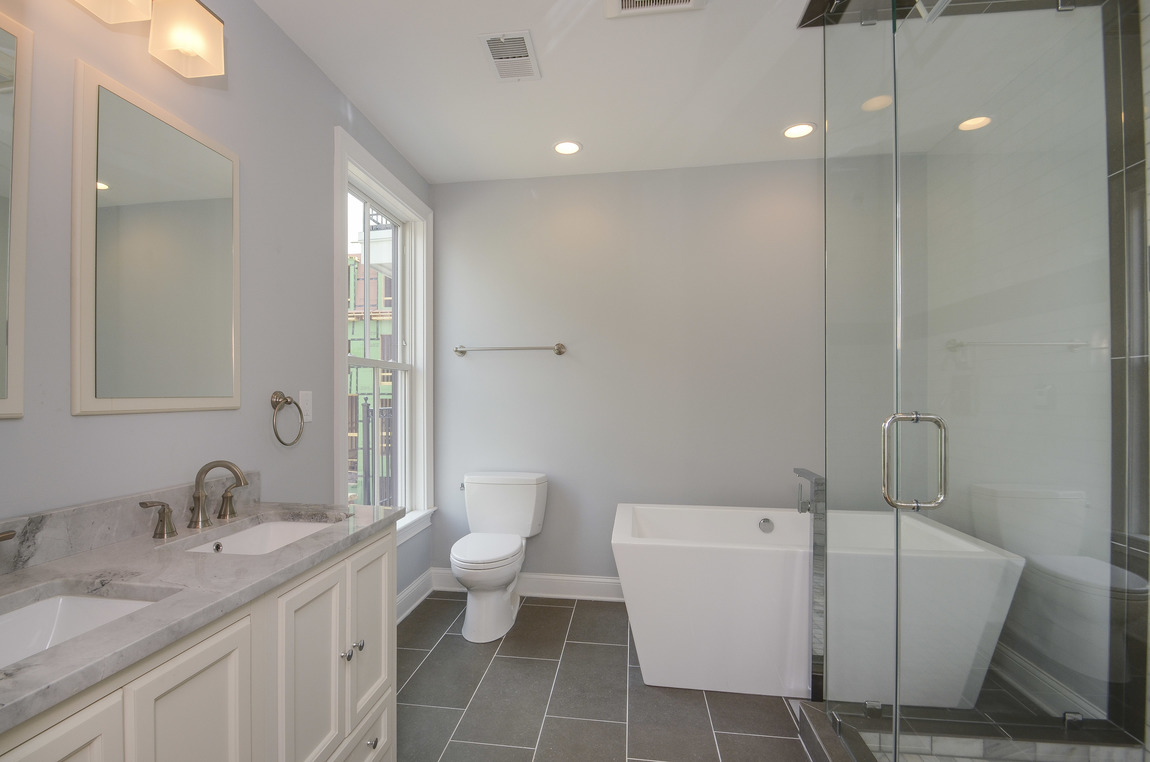 881 7 master bath.jpg