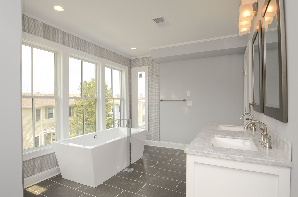 881 11 master bath 1.jpg