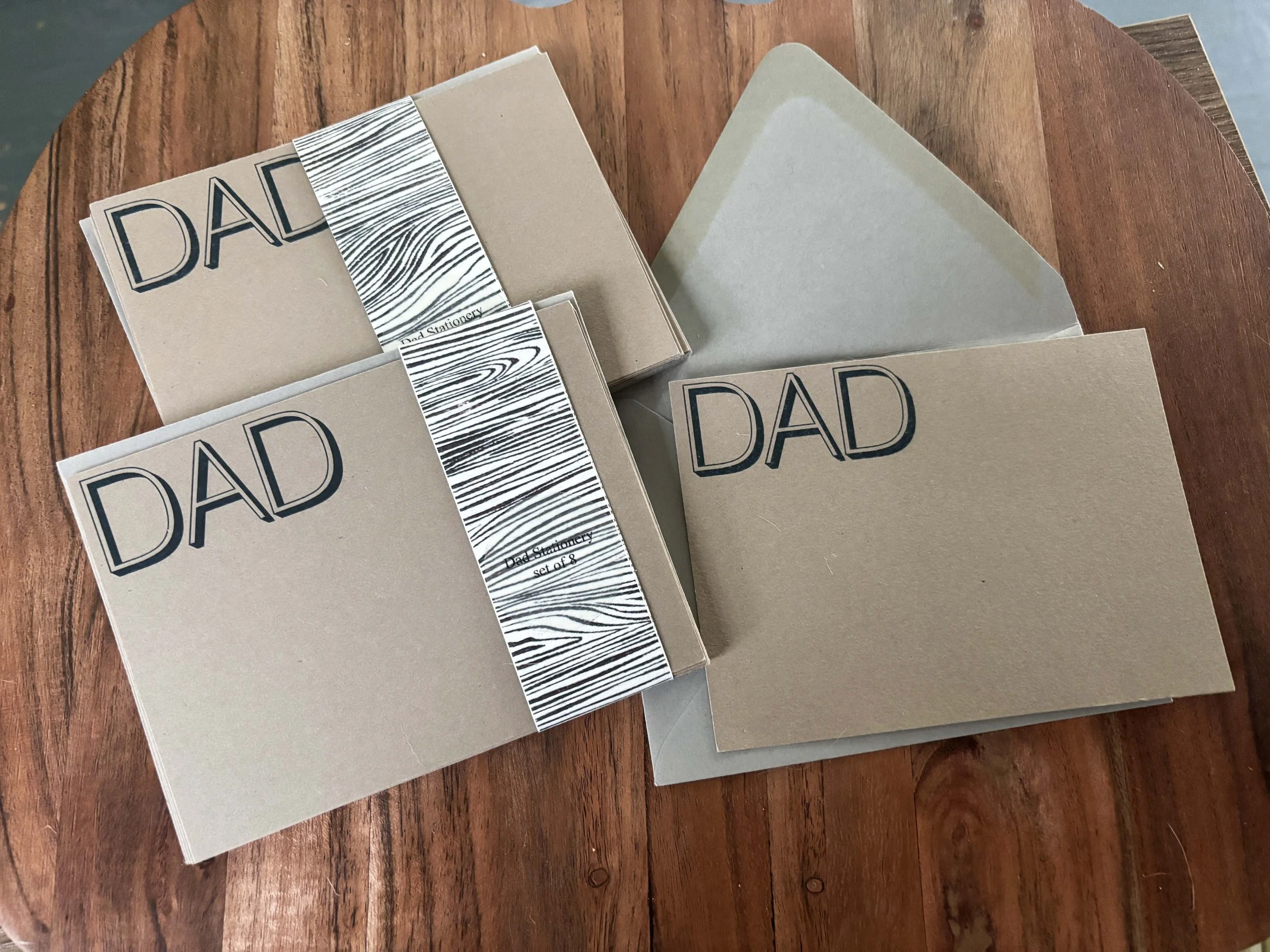 "Dad" Note Card Set of 8 Flat Cards with Gray Envelopes